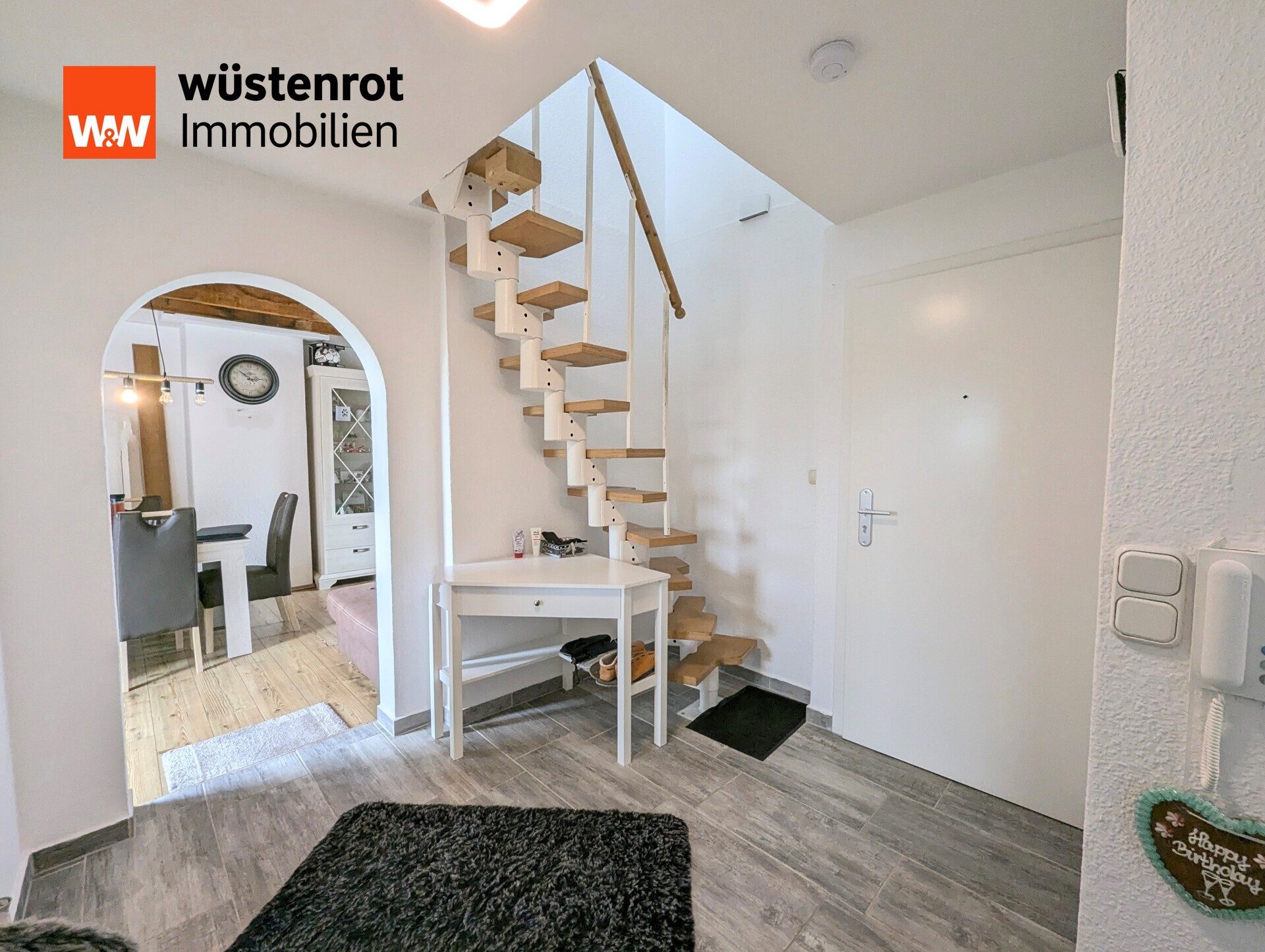 Immobilienangebot - Gelsenkirchen / Schalke - Alle - Wohnen auf zwei Ebenen: Moderne Maisonette mit sonniger Dachterrasse in Schalke, sofort Bezugsfrei