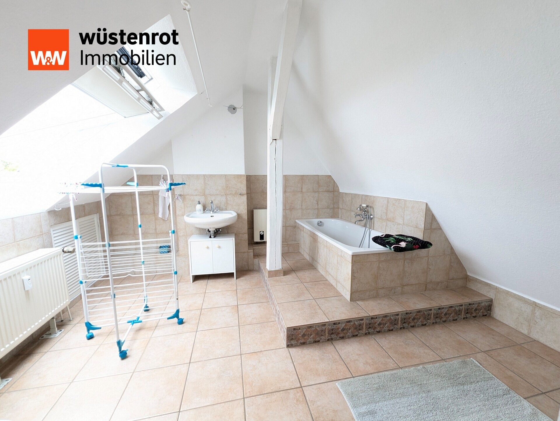 Immobilienangebot - Gelsenkirchen / Schalke - Alle - Wohnen auf zwei Ebenen: Moderne Maisonette mit sonniger Dachterrasse in Schalke, sofort Bezugsfrei