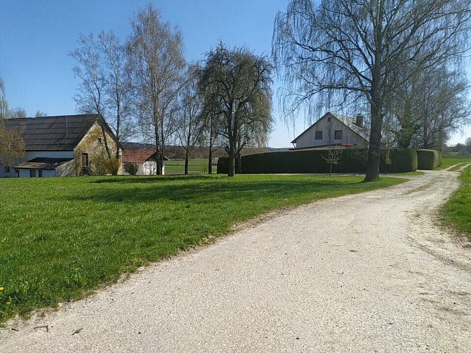 Immobilienangebot - Waldstetten - Alle - Dort wohnen, wo andere Urlaub machen
2-FMH, mögl. ELW, mehrere Grundstücke, 5 Garagen, Nebengebäude.