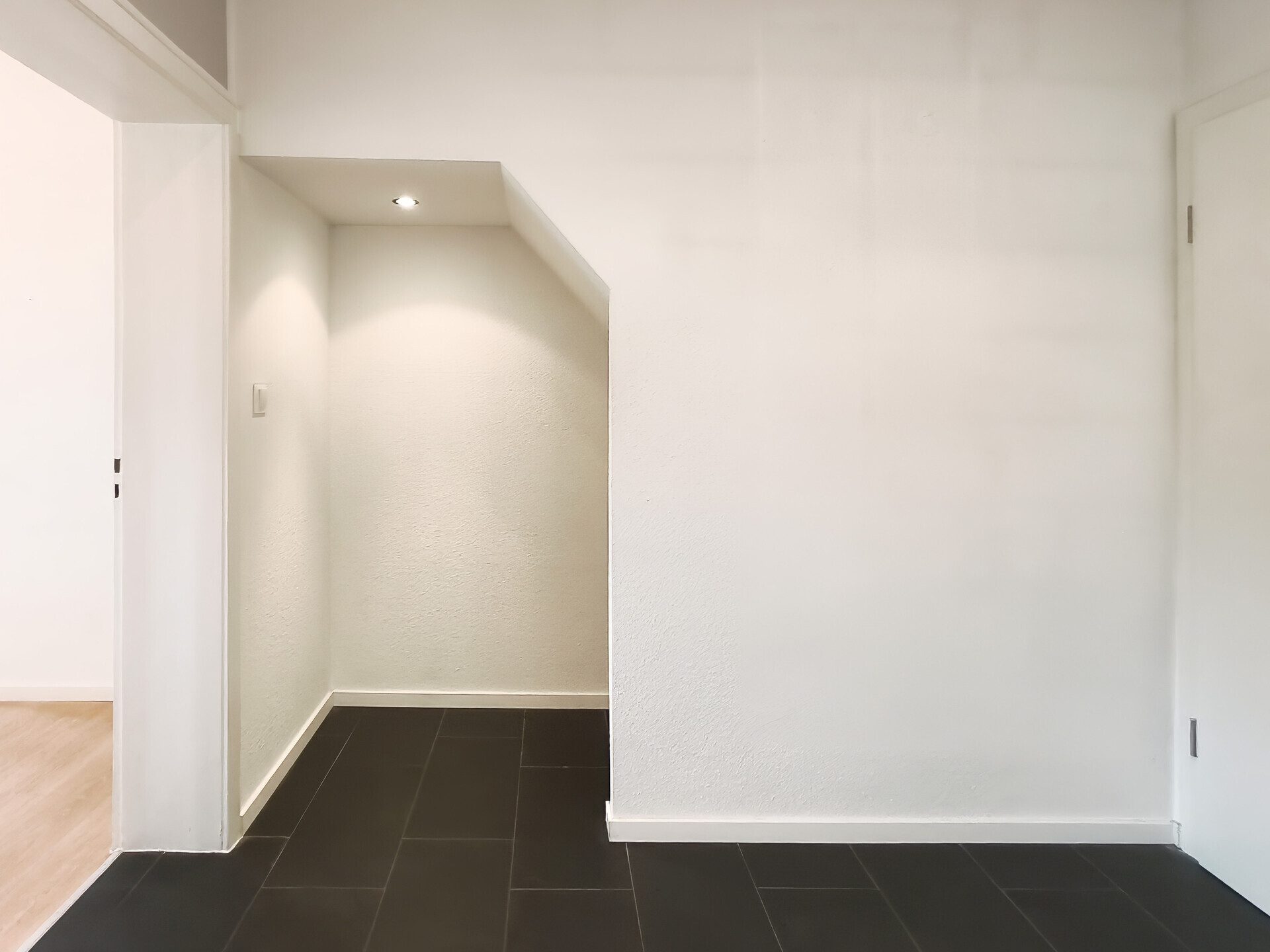 Immobilienangebot - Mönchengladbach - Alle - Attraktive 3-Zimmer-Dachgeschosswohnung mit heller Wohnatmosphäre | Eigennutzer oder Kapitalanleger