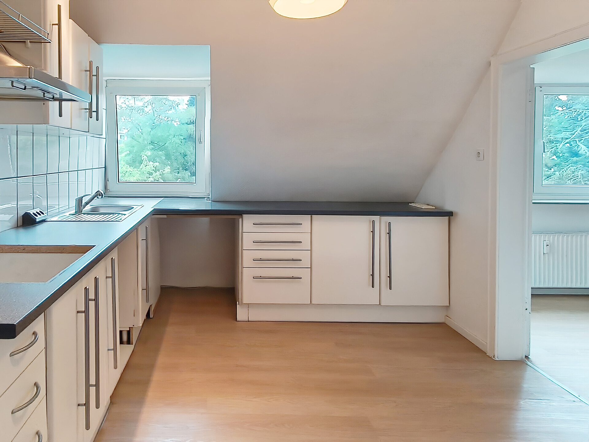 Immobilienangebot - Mönchengladbach - Alle - Attraktive 3-Zimmer-Dachgeschosswohnung mit heller Wohnatmosphäre | Eigennutzer oder Kapitalanleger