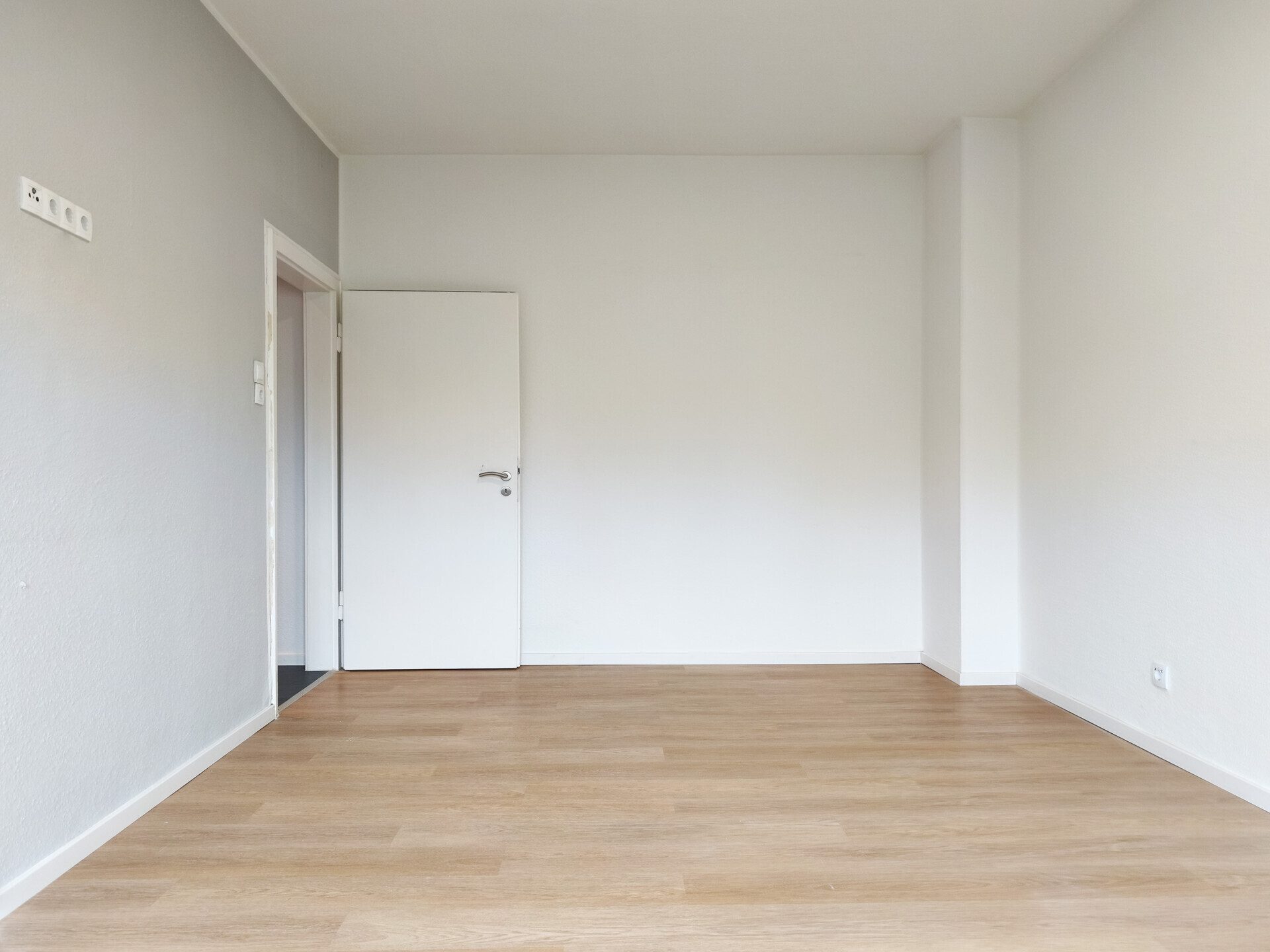 Immobilienangebot - Mönchengladbach - Alle - Attraktive 3-Zimmer-Dachgeschosswohnung mit heller Wohnatmosphäre | Eigennutzer oder Kapitalanleger