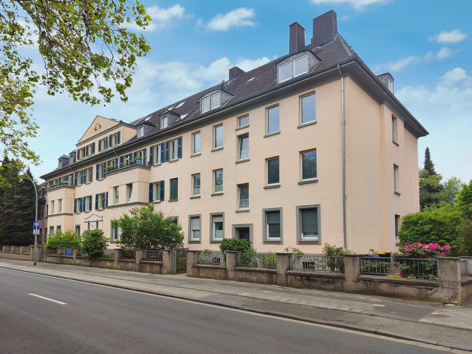 Immobilienangebot - Mönchengladbach - Alle - Attraktive 3-Zimmer-Dachgeschosswohnung mit heller Wohnatmosphäre | Eigennutzer oder Kapitalanleger