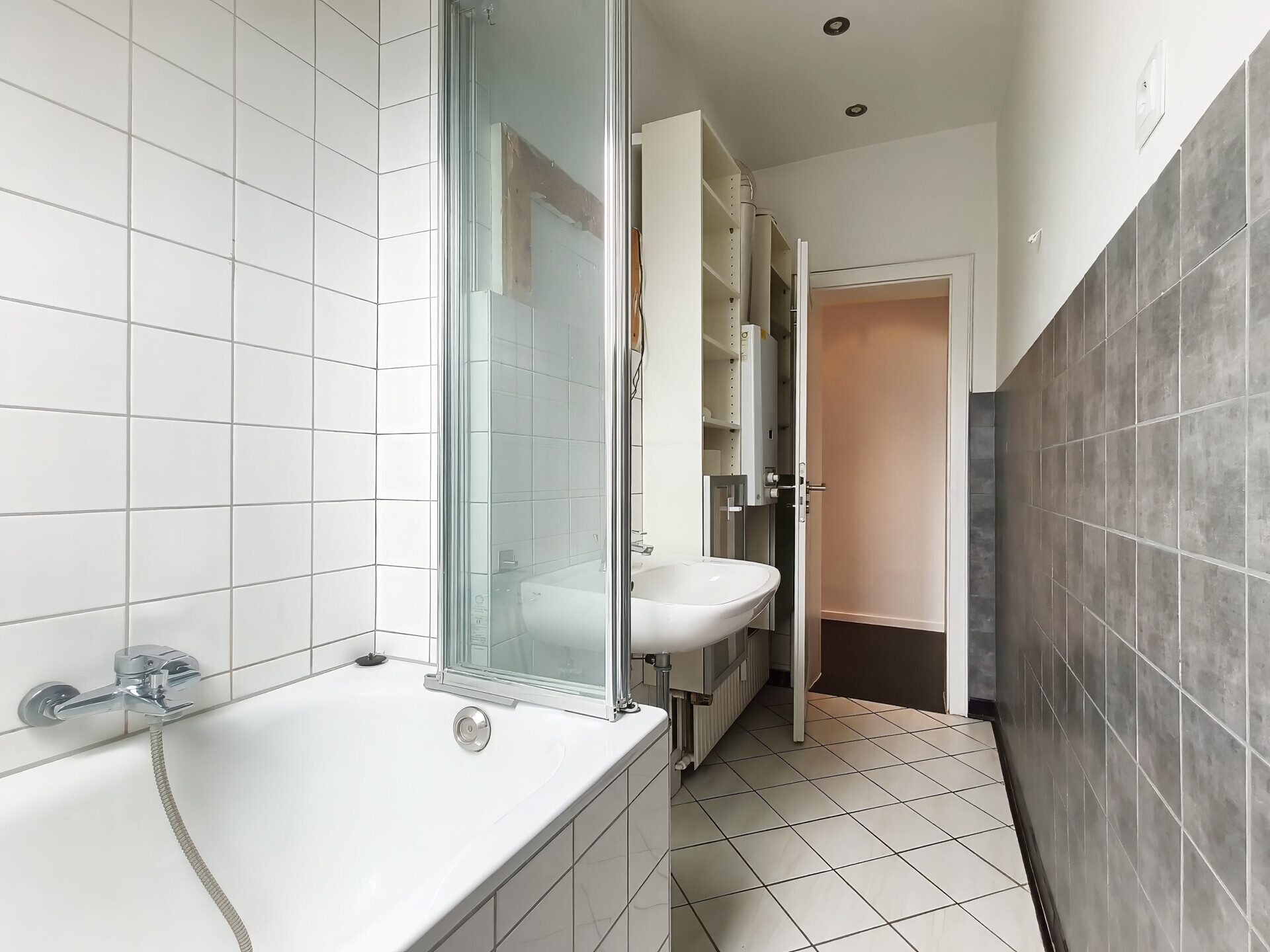 Immobilienangebot - Mönchengladbach - Alle - Attraktive 3-Zimmer-Dachgeschosswohnung mit heller Wohnatmosphäre | Eigennutzer oder Kapitalanleger