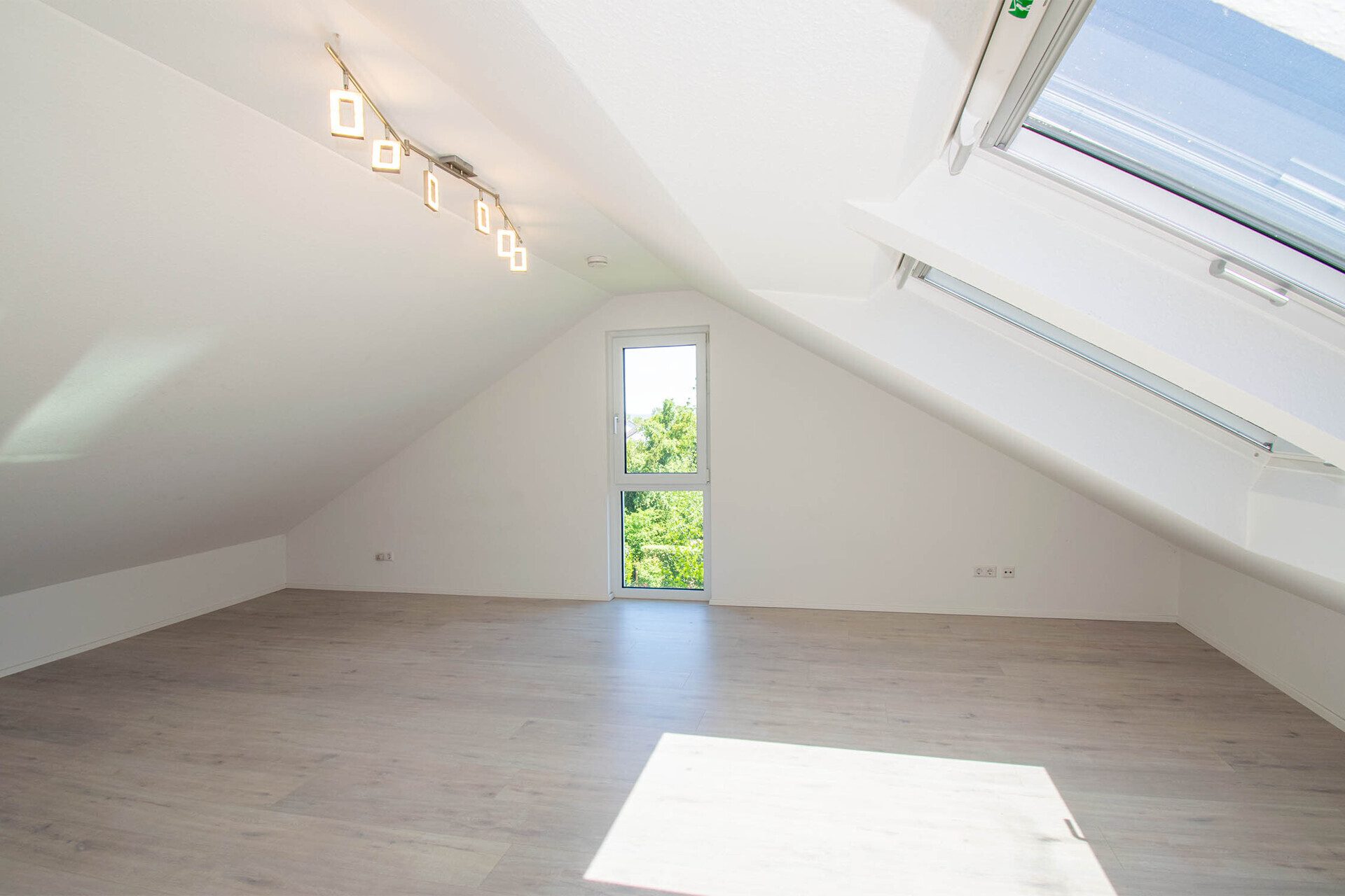 Immobilienangebot - Stuttgart - Alle - Einziehen und Wohlfühlen - Moderne Doppelhaushälfte in attraktiver Wohnlage von S-Zuffenhauen