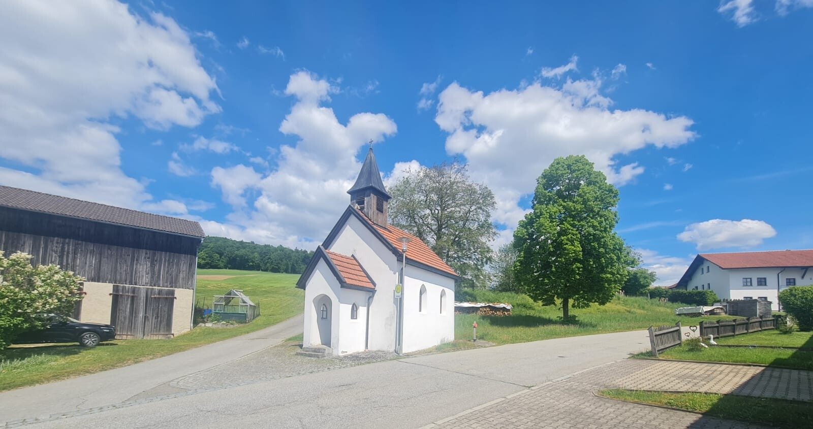 Immobilienangebot - Jandelsbrunn / Neufang - Alle - Familienglück im Grünen! Bezahlbares EFH mit 3 Garagen und tollem Garten in sonniger, ruhiger Lage.