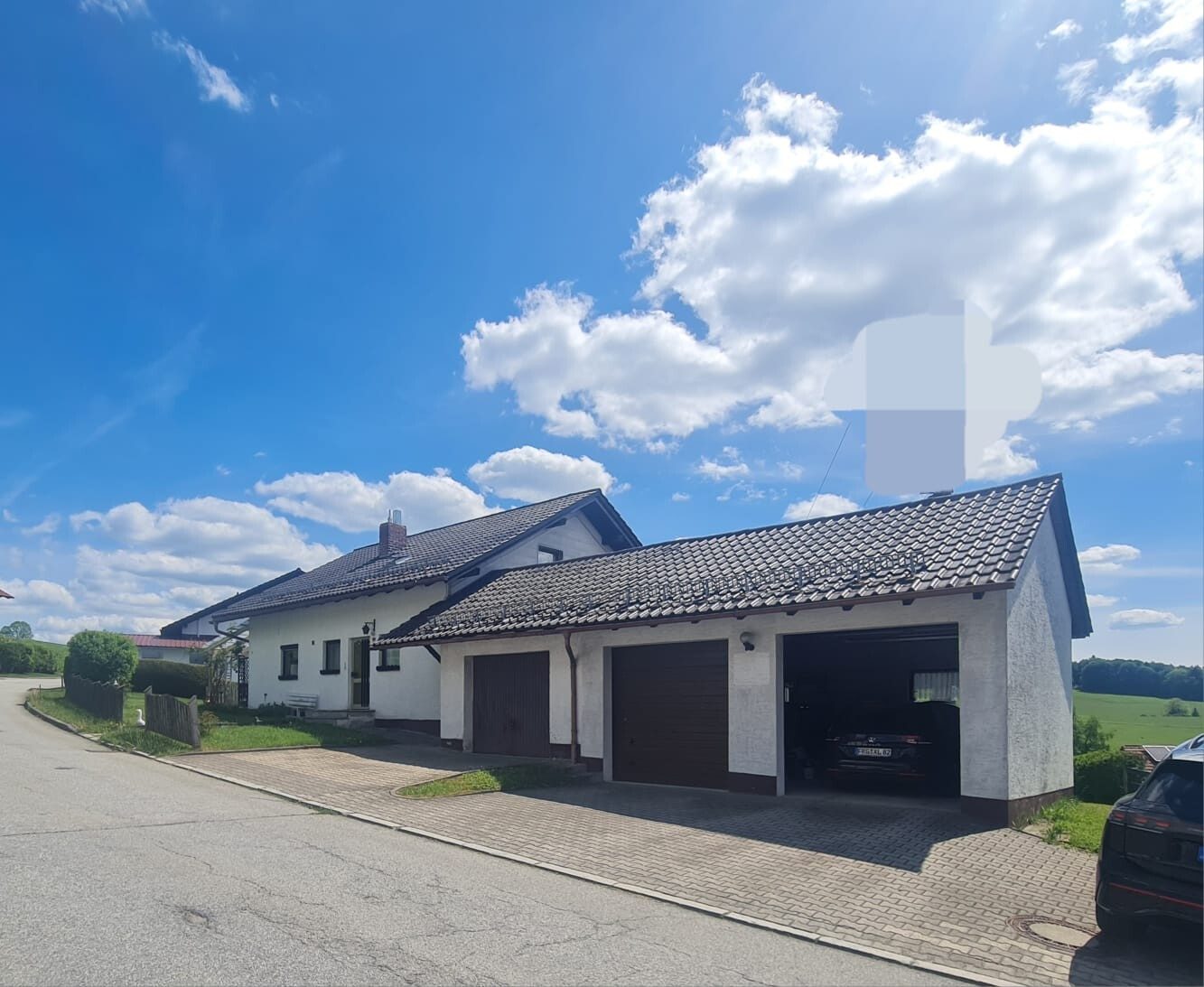 Immobilienangebot - Jandelsbrunn / Neufang - Alle - Familienglück im Grünen! Bezahlbares EFH mit 3 Garagen und tollem Garten in sonniger, ruhiger Lage.