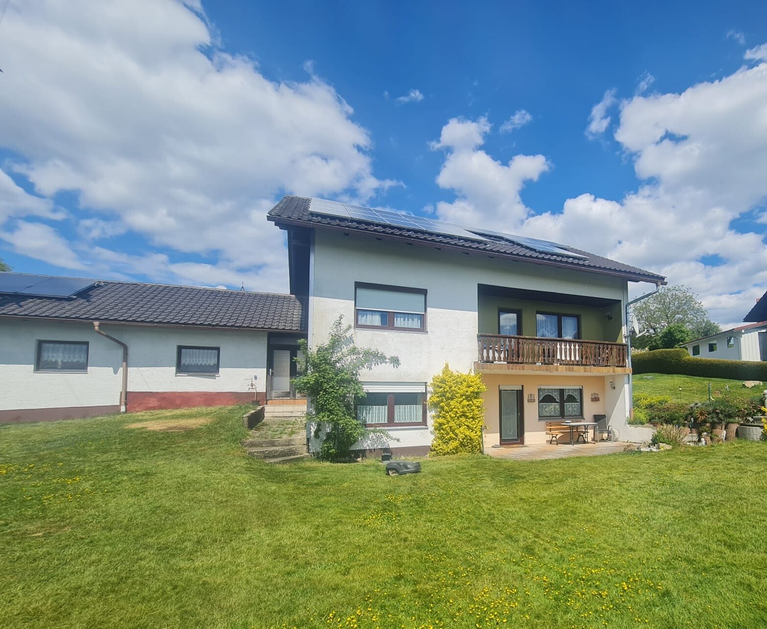 Immobilienangebot - Jandelsbrunn / Neufang - Alle - Familienglück im Grünen! Bezahlbares EFH mit 3 Garagen und tollem Garten in sonniger, ruhiger Lage.