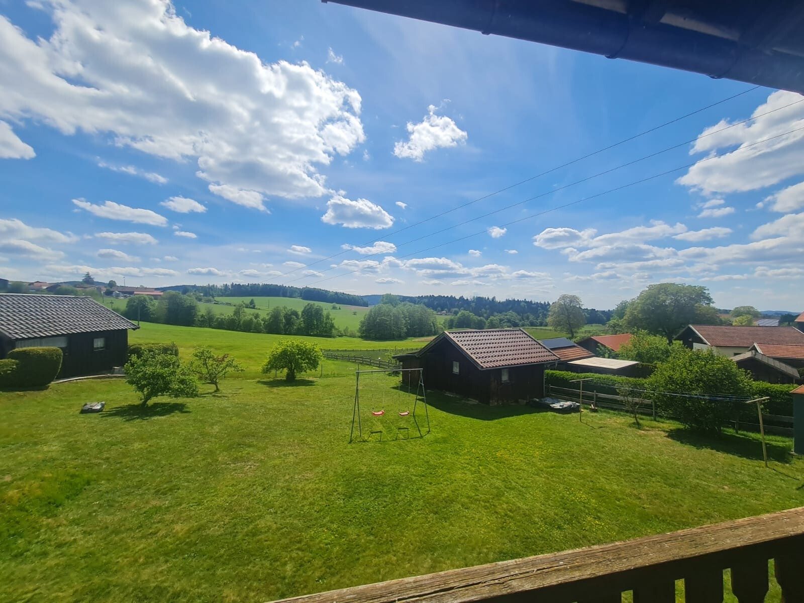 Immobilienangebot - Jandelsbrunn / Neufang - Alle - Familienglück im Grünen! Bezahlbares EFH mit 3 Garagen und tollem Garten in sonniger, ruhiger Lage.