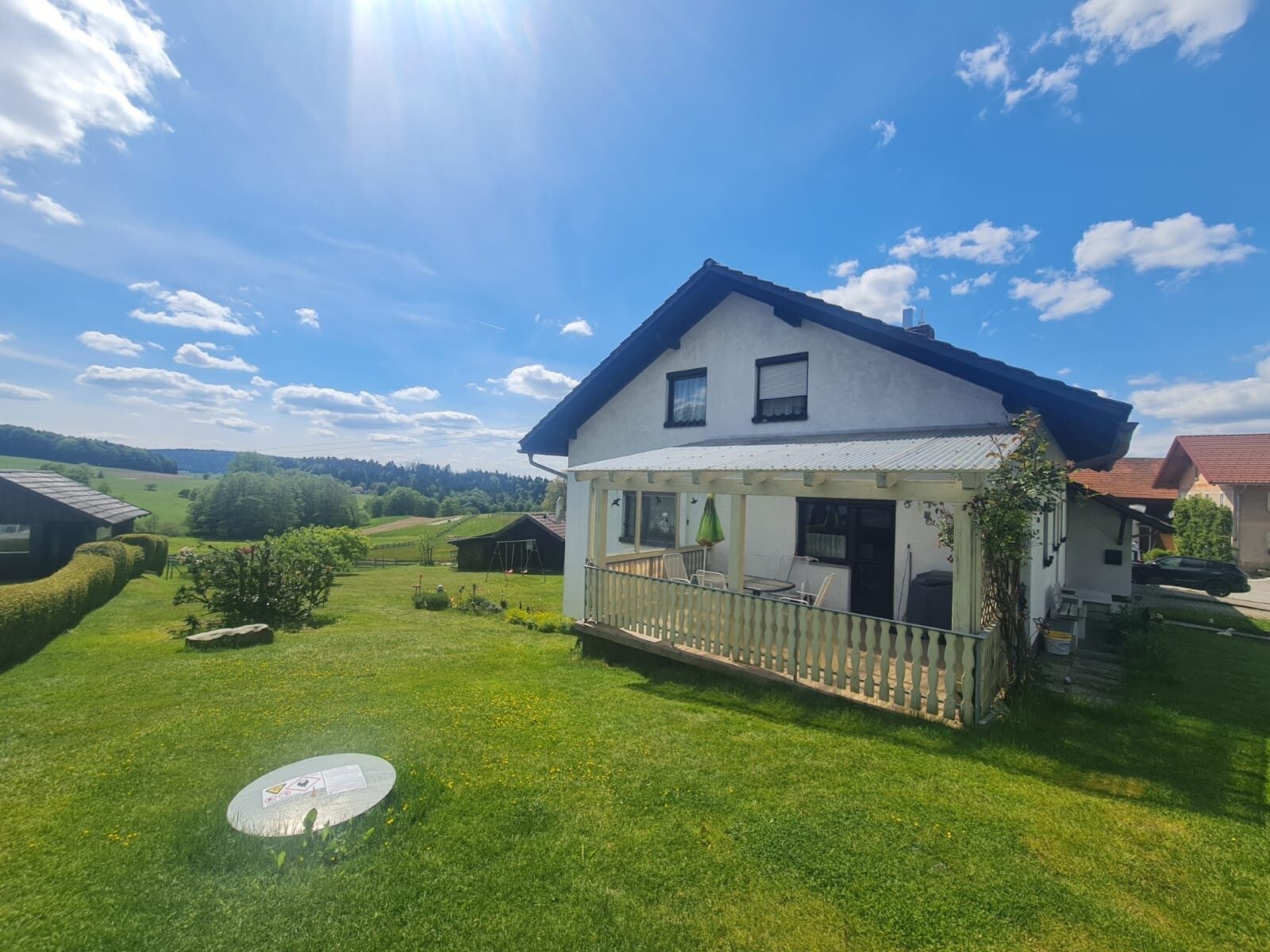 Immobilienangebot - Jandelsbrunn / Neufang - Alle - Familienglück im Grünen! Bezahlbares EFH mit 3 Garagen und tollem Garten in sonniger, ruhiger Lage.