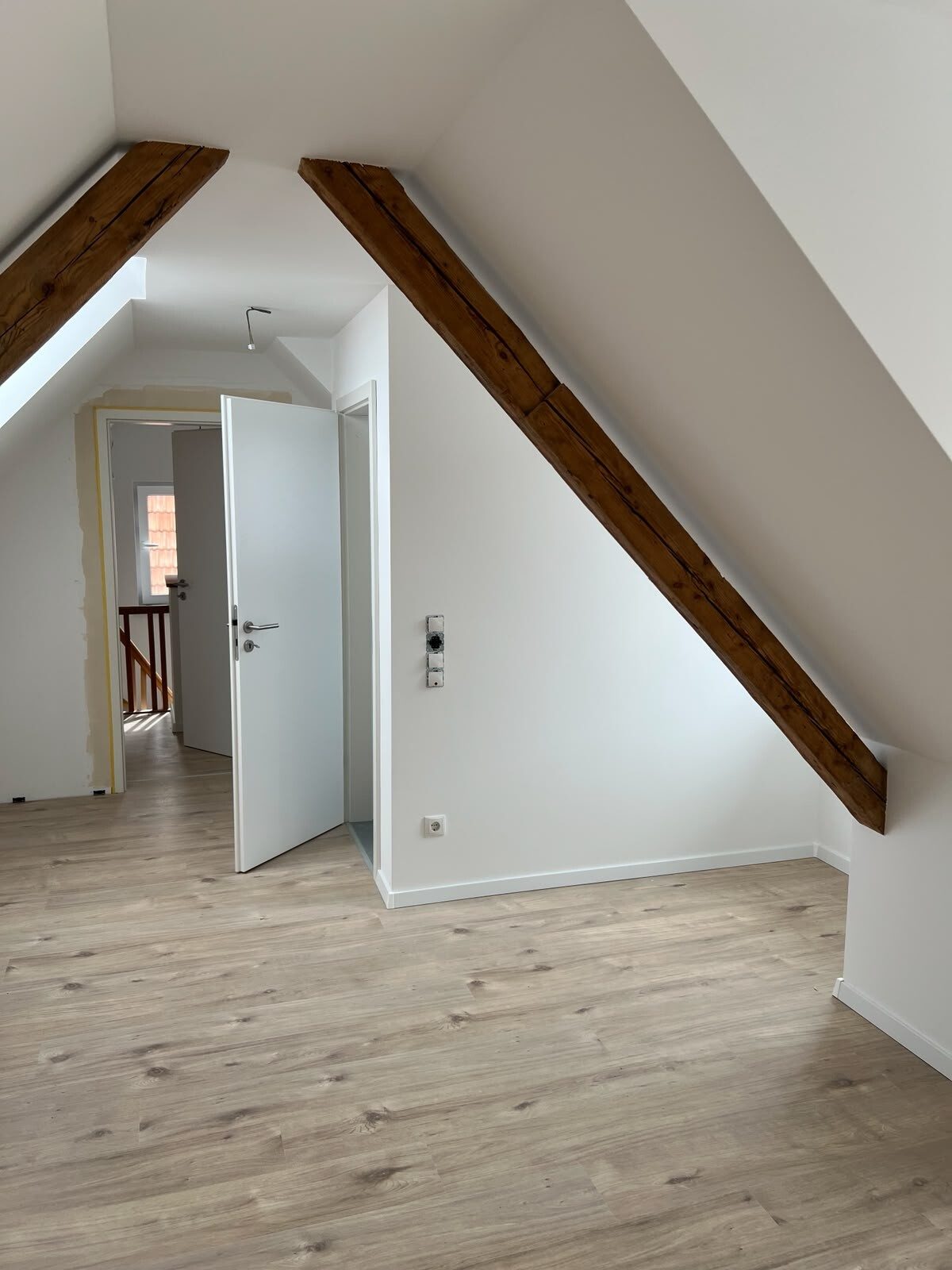 Immobilienangebot - Zeiskam - Alle - Zwei hochwertig kernsanierte DHH mit Wärmepumpe und Photovoltaik, großer Scheune + Garten in Zeiskam