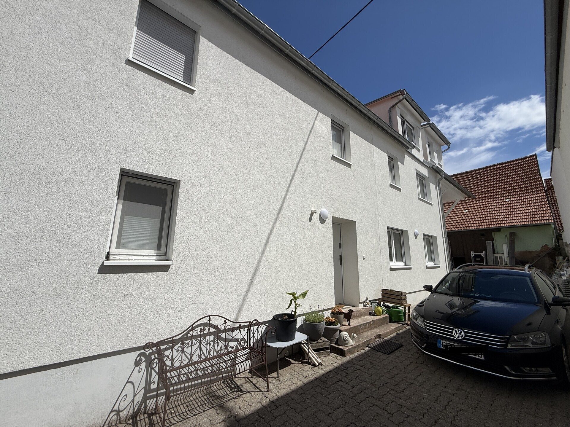 Immobilienangebot - Zeiskam - Alle - Zwei hochwertig kernsanierte DHH mit Wärmepumpe und Photovoltaik, großer Scheune + Garten in Zeiskam