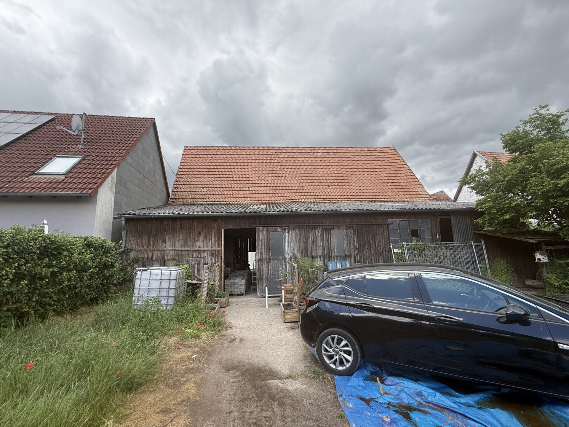 Immobilienangebot - Zeiskam - Alle - Zwei hochwertig kernsanierte DHH mit Wärmepumpe und Photovoltaik, großer Scheune + Garten in Zeiskam