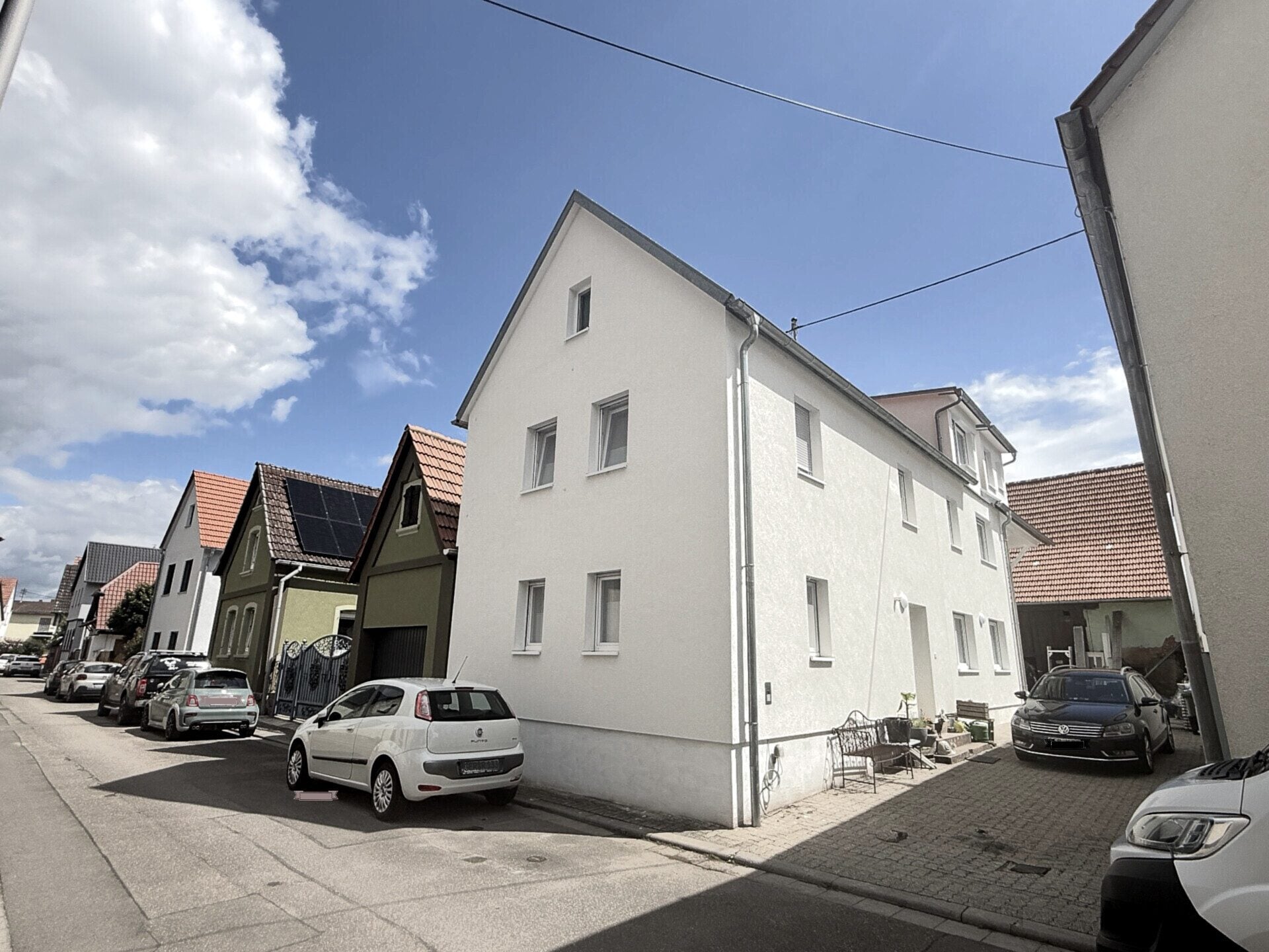 Immobilienangebot - Zeiskam - Alle - Zwei hochwertig kernsanierte DHH mit Wärmepumpe und Photovoltaik, großer Scheune + Garten in Zeiskam