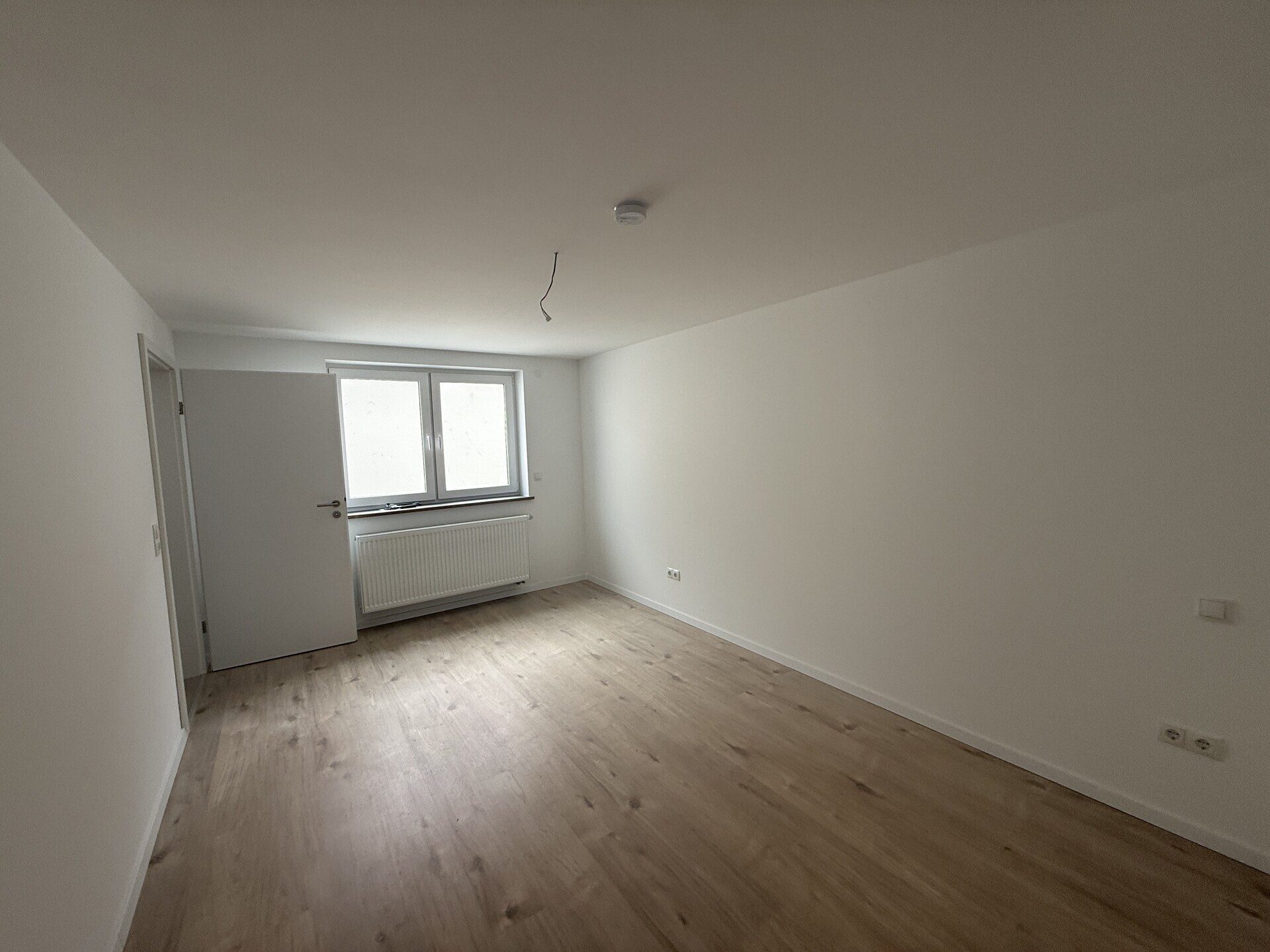 Immobilienangebot - Zeiskam - Alle - Zwei hochwertig kernsanierte DHH mit Wärmepumpe und Photovoltaik, großer Scheune + Garten in Zeiskam