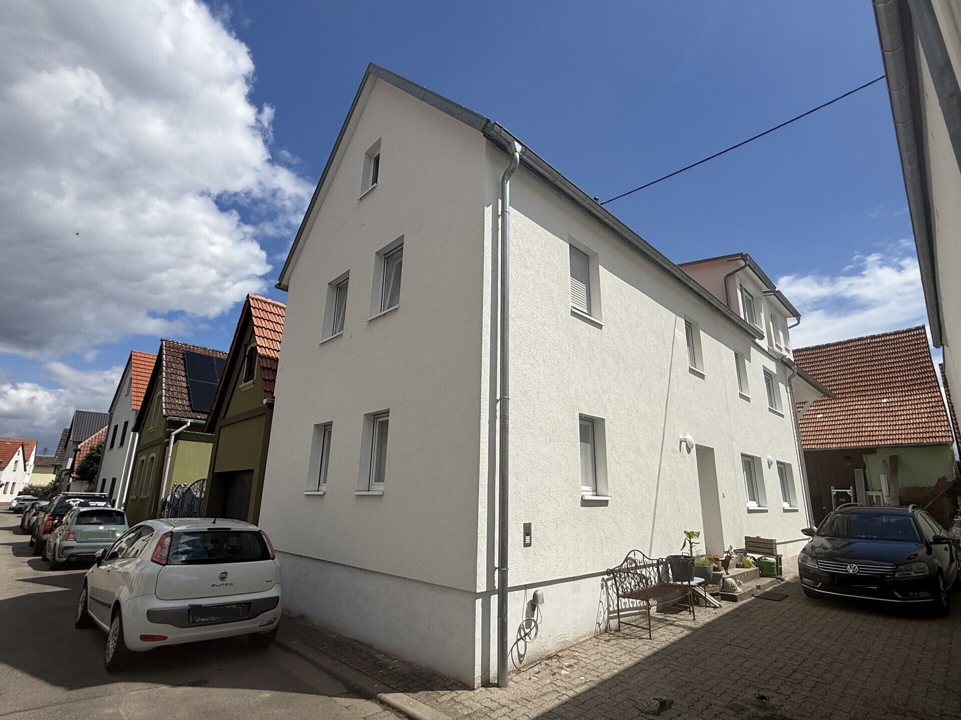 Immobilienangebot - Zeiskam - Alle - Zwei hochwertig kernsanierte DHH mit Wärmepumpe und Photovoltaik, großer Scheune + Garten in Zeiskam