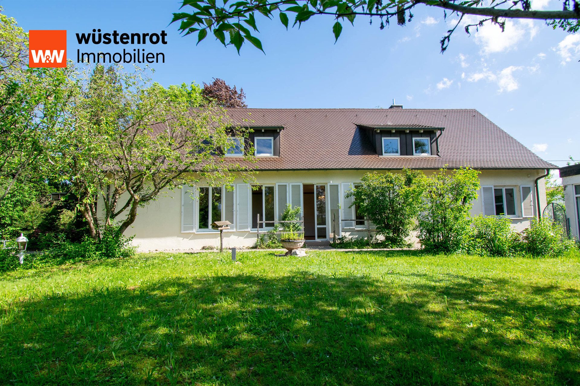 Immobilienangebot - Backnang - Alle - Großzügiges Domizil mit weitläufigem Garten und Schwimmbadhaus