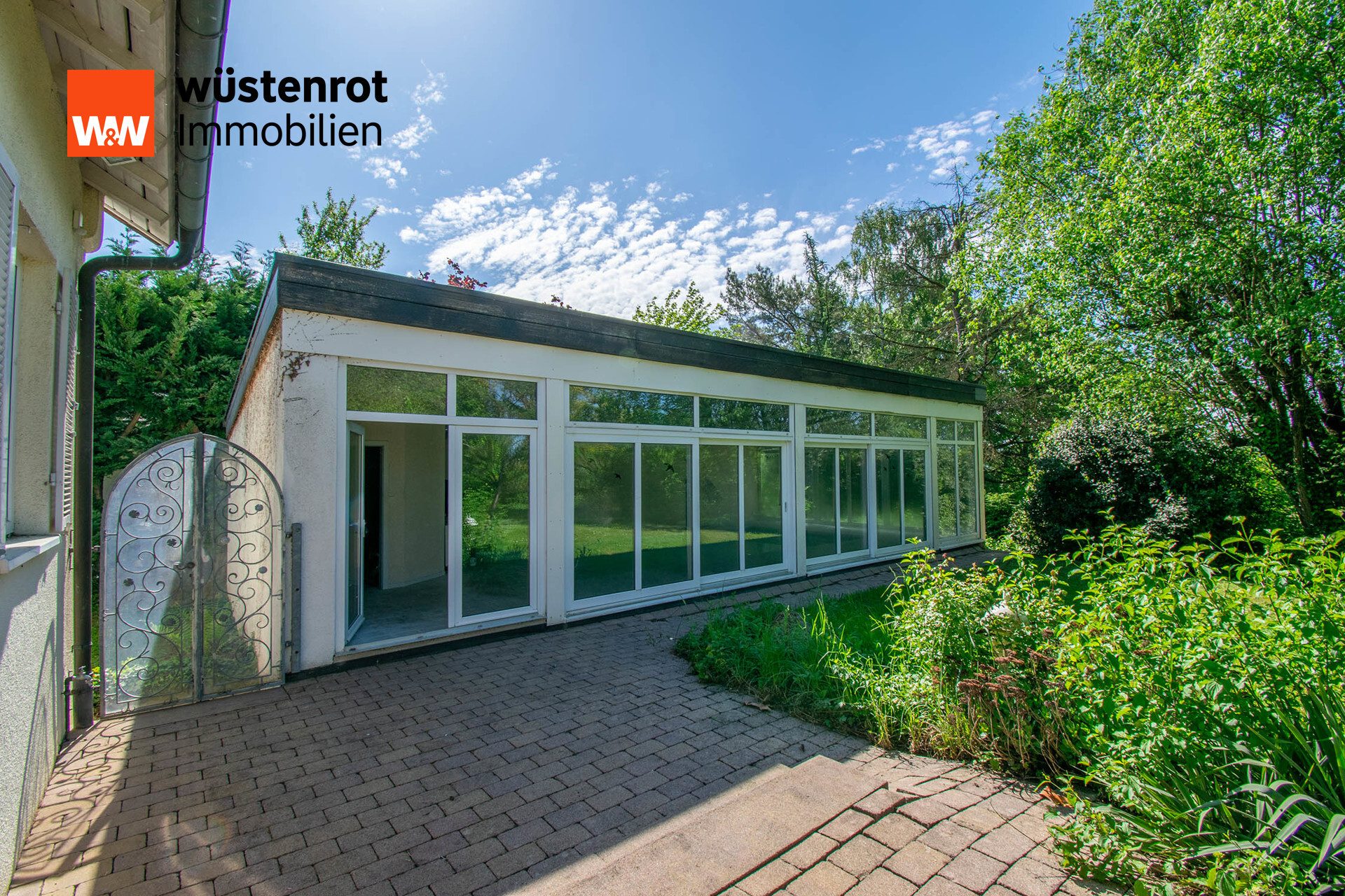 Immobilienangebot - Backnang - Alle - Großzügiges Domizil mit weitläufigem Garten und Schwimmbadhaus