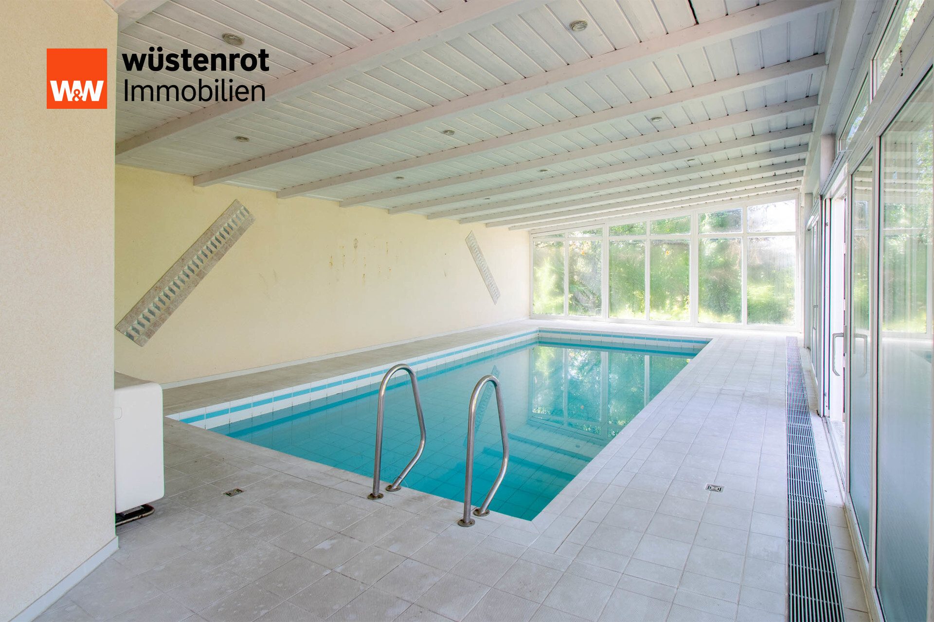 Immobilienangebot - Backnang - Alle - Großzügiges Domizil mit weitläufigem Garten und Schwimmbadhaus
