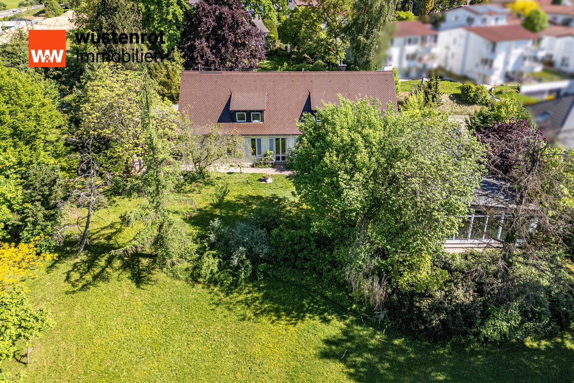 Immobilienangebot - Backnang - Alle - Großzügiges Domizil mit weitläufigem Garten und Schwimmbadhaus