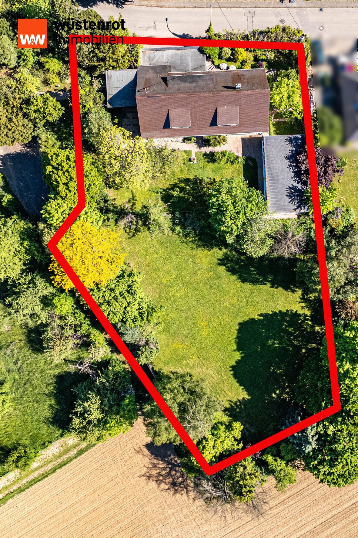 Immobilienangebot - Backnang - Alle - Großzügiges Domizil mit weitläufigem Garten und Schwimmbadhaus
