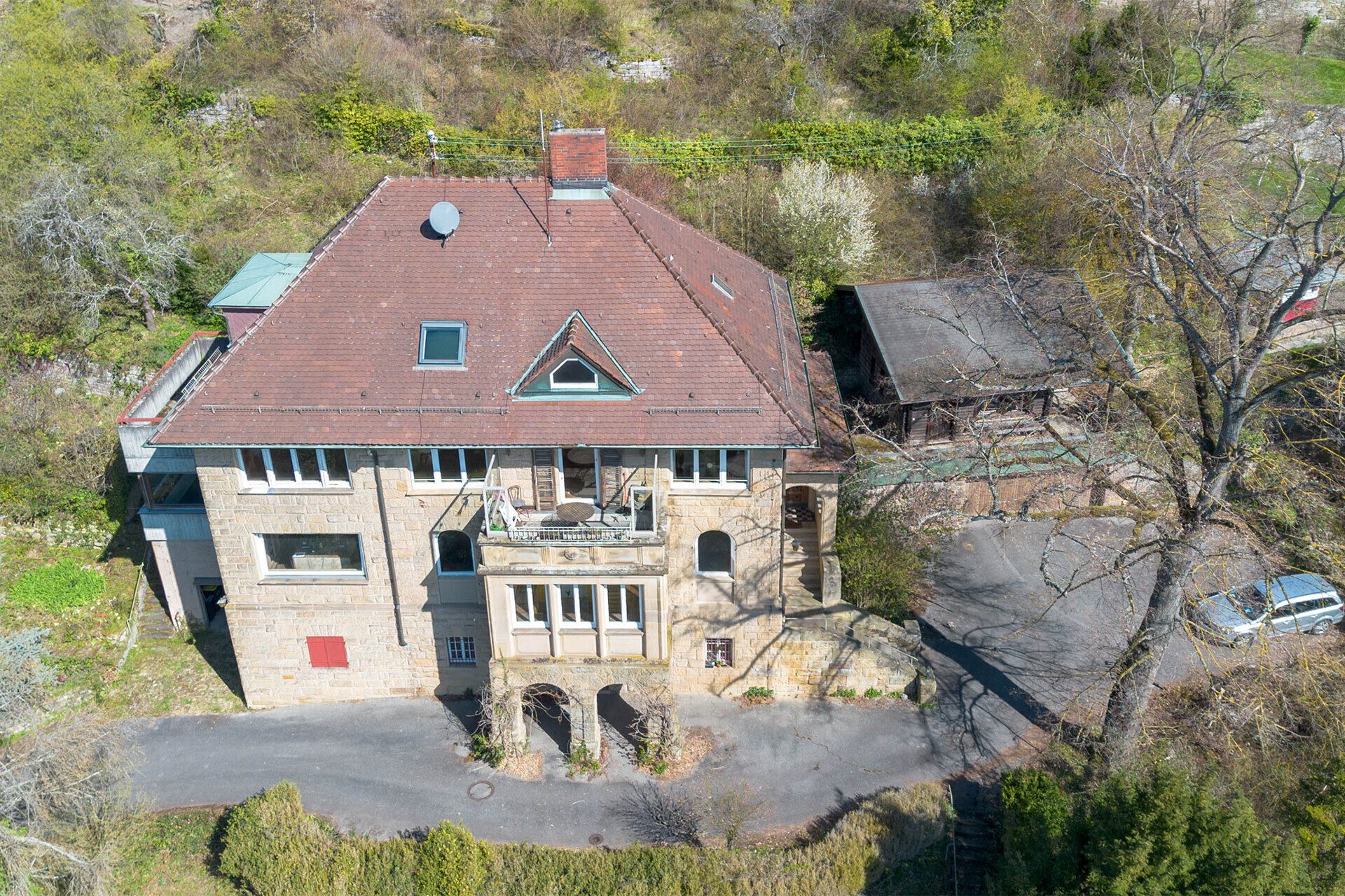 Immobilienangebot - Maulbronn - Alle - Herrschaftliche Villa mit viel Raum zum gestalten auf einem großen Grundstück in bester Lage