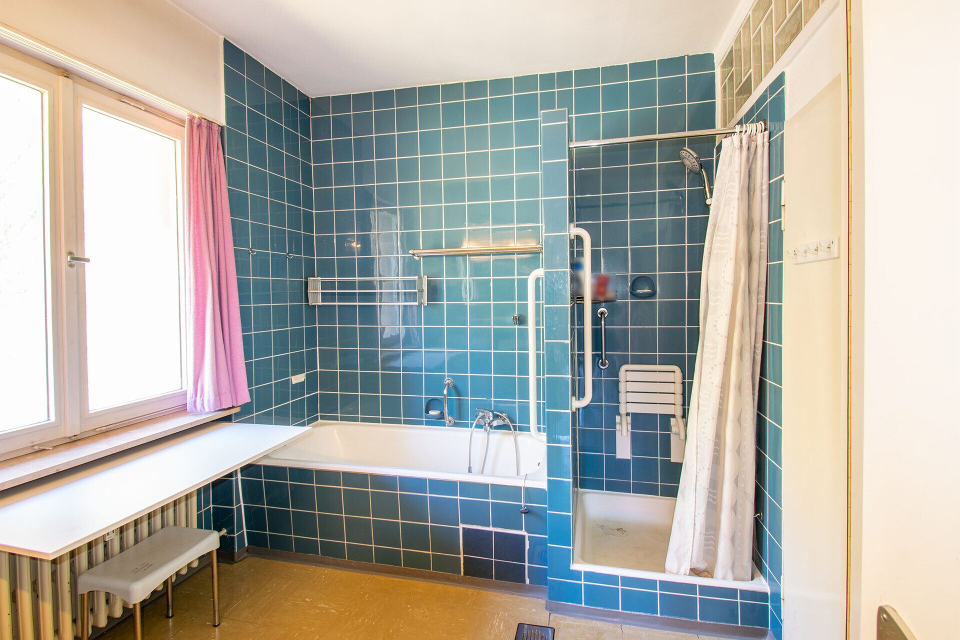 Immobilienangebot - Maulbronn - Alle - Herrschaftliche Villa mit viel Raum zum gestalten auf einem großen Grundstück in bester Lage