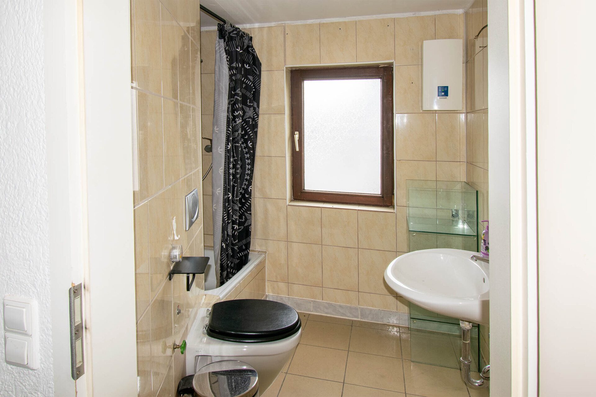 Immobilienangebot - Kirchheim am Neckar - Alle - Handwerker und Kapitalanleger aufgepasst - Mehrfamilienhaus mit viel Potenzial