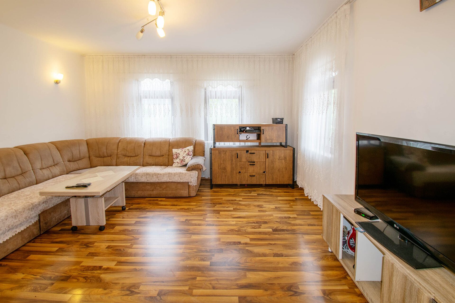 Immobilienangebot - Kirchheim am Neckar - Alle - Handwerker und Kapitalanleger aufgepasst - Mehrfamilienhaus mit viel Potenzial