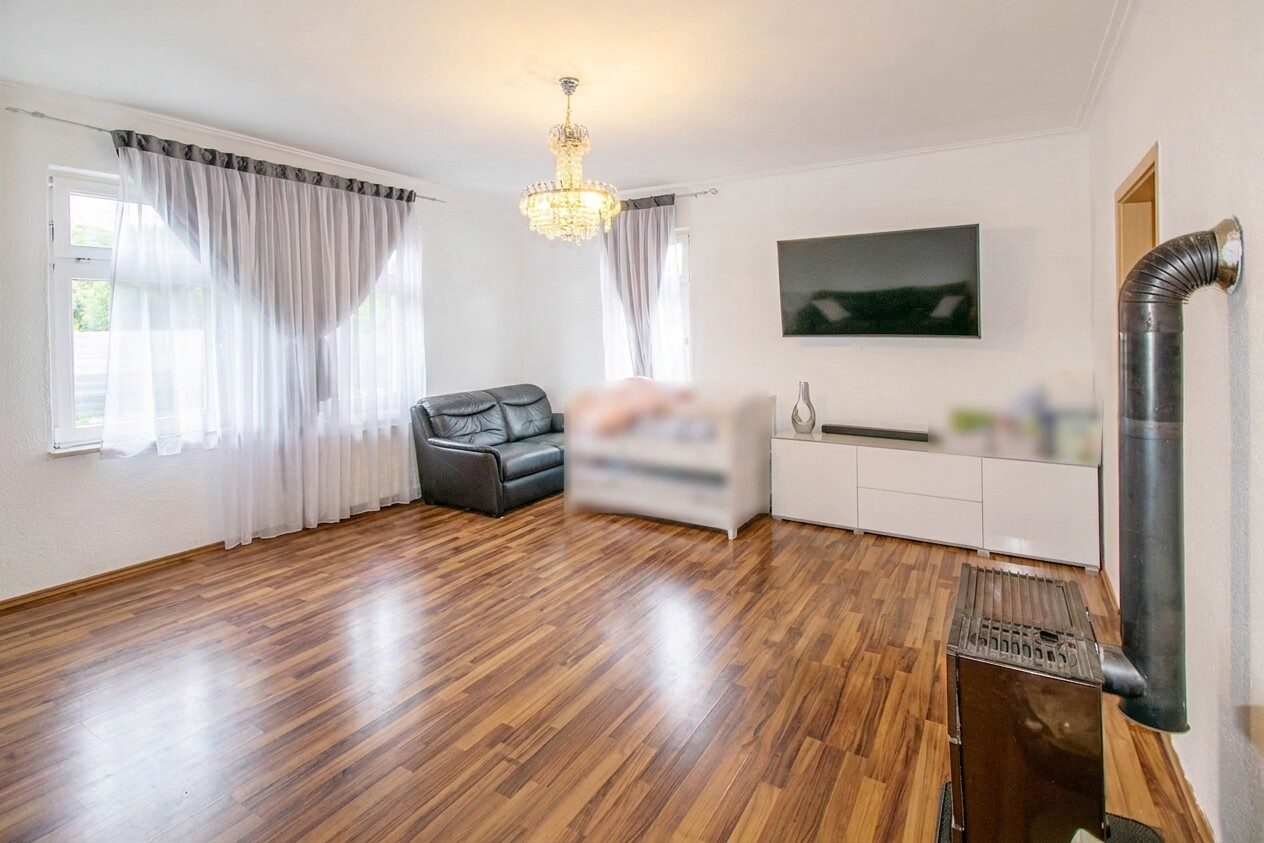 Immobilienangebot - Kirchheim am Neckar - Alle - Handwerker und Kapitalanleger aufgepasst - Mehrfamilienhaus mit viel Potenzial
