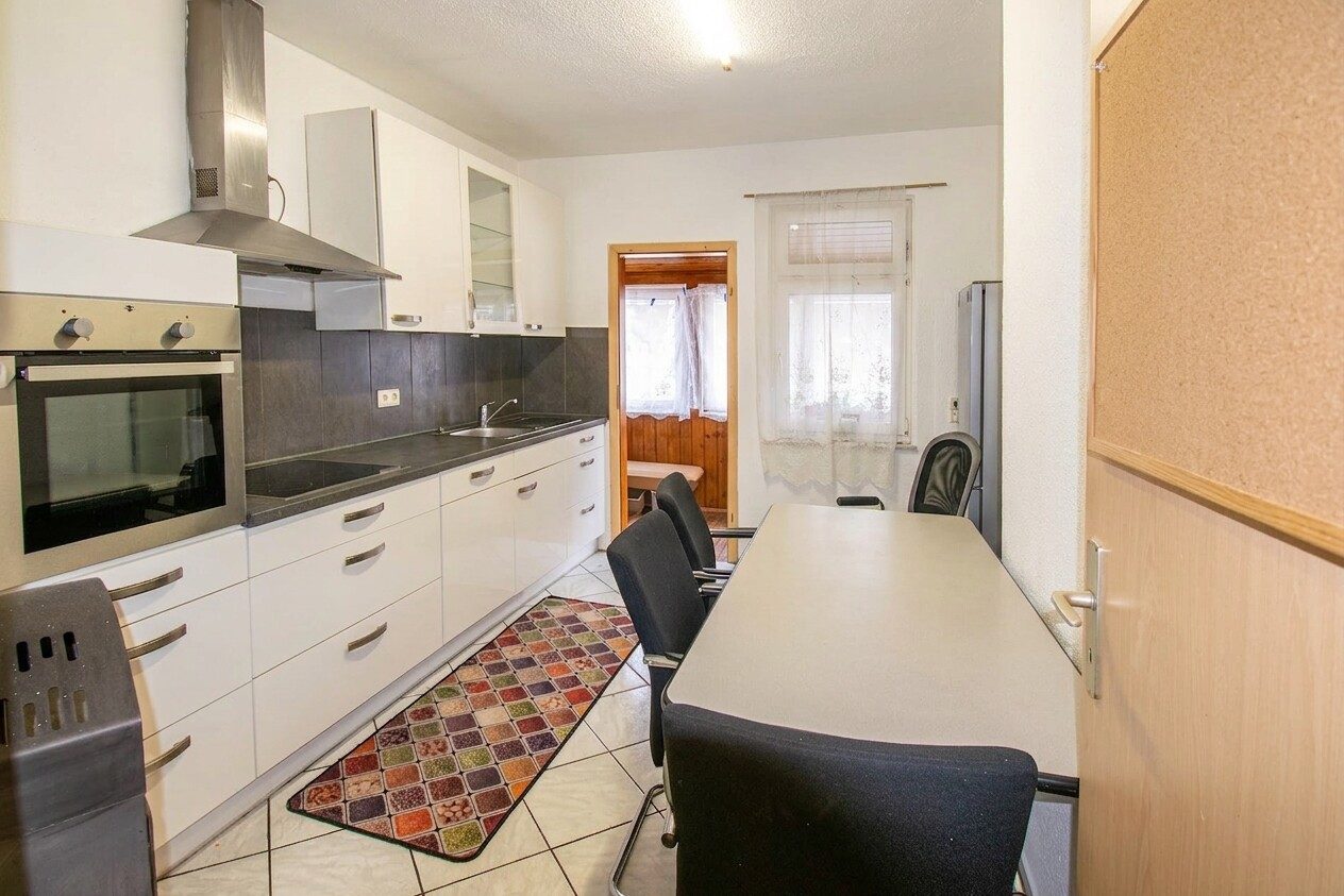 Immobilienangebot - Kirchheim am Neckar - Alle - Handwerker und Kapitalanleger aufgepasst - Mehrfamilienhaus mit viel Potenzial