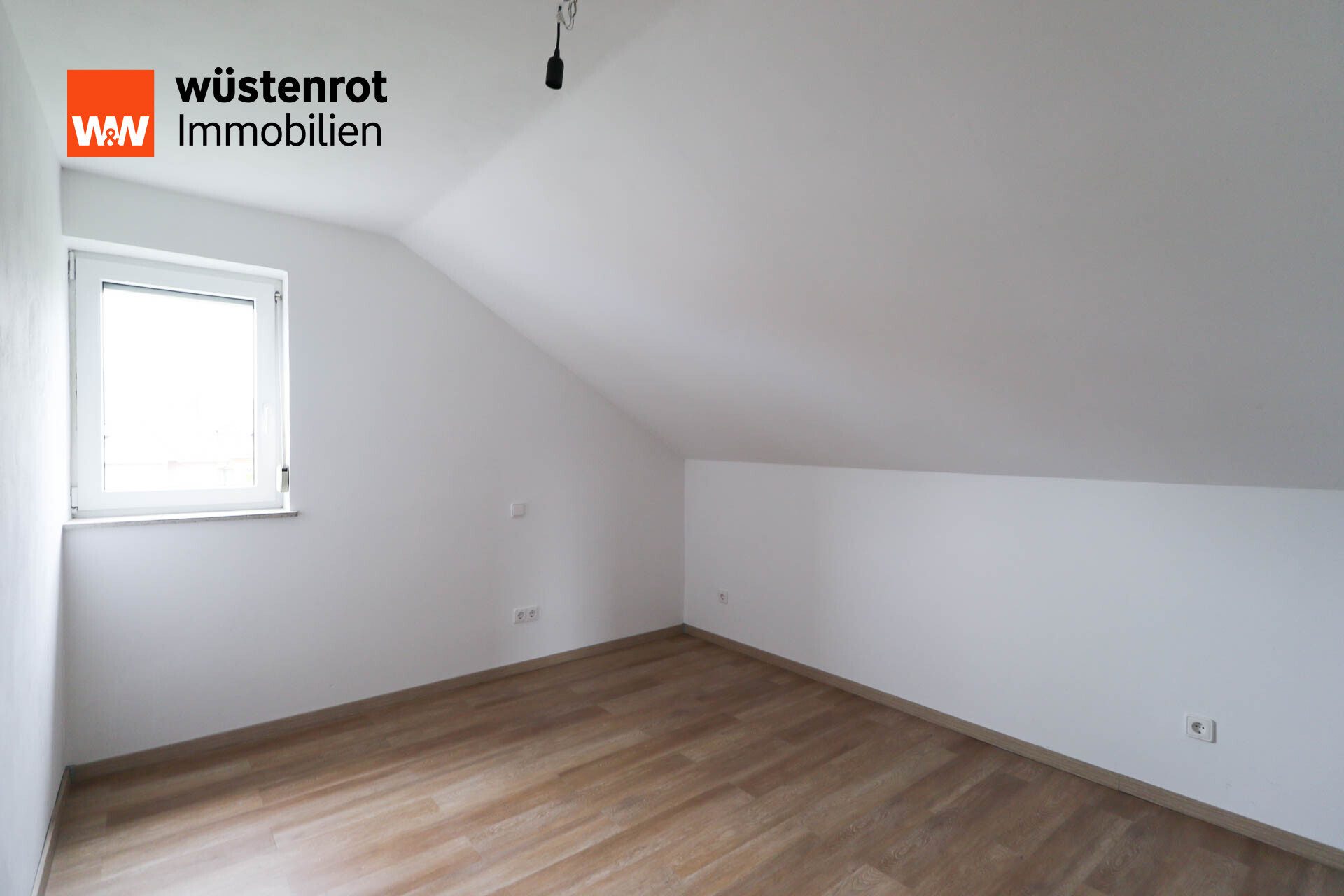 Immobilienangebot - Selb - Alle - Moderne 3-Zimmer-Dachgeschosswohnung am Schulzentrum von Selb.