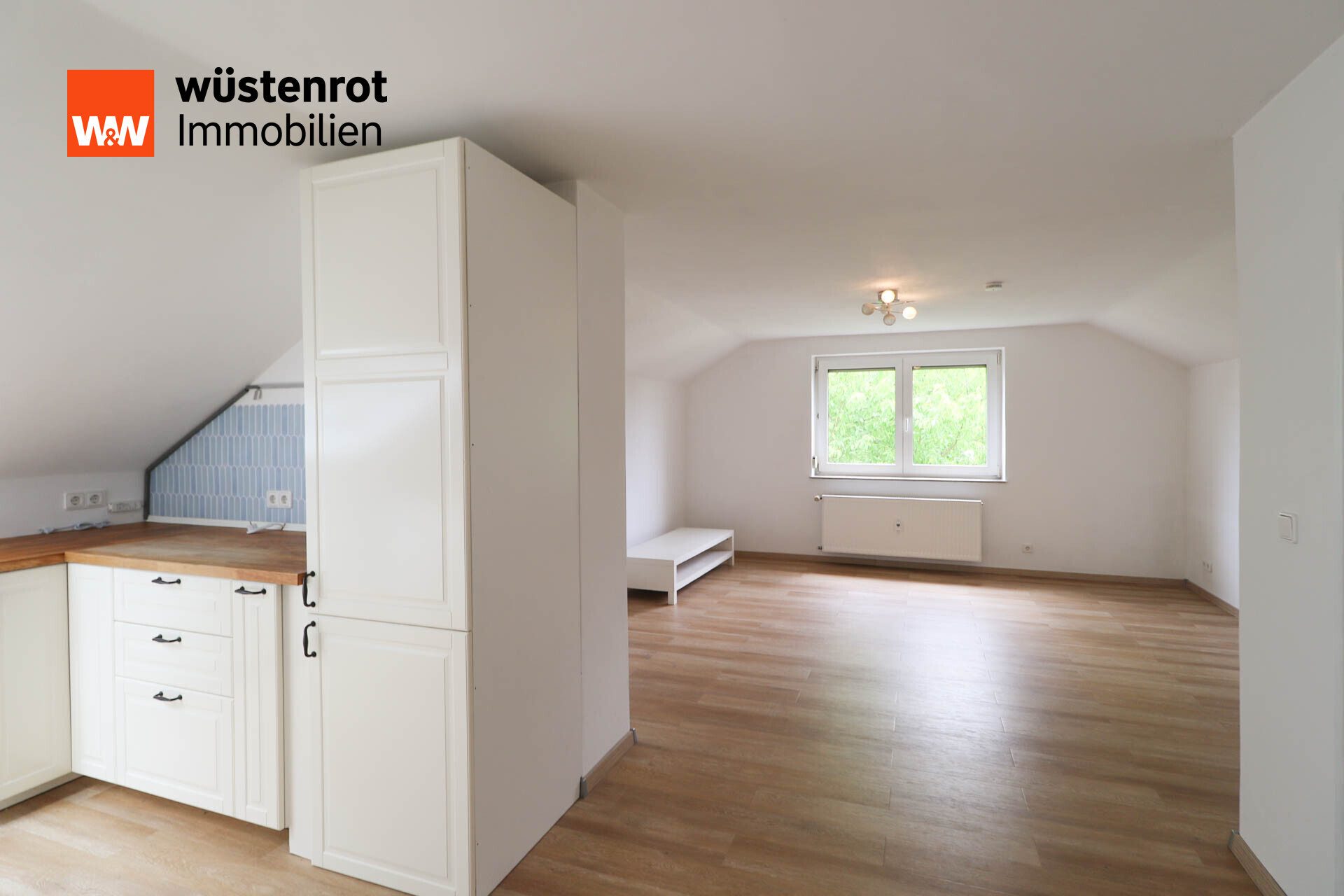 Immobilienangebot - Selb - Alle - Moderne 3-Zimmer-Dachgeschosswohnung am Schulzentrum von Selb.
