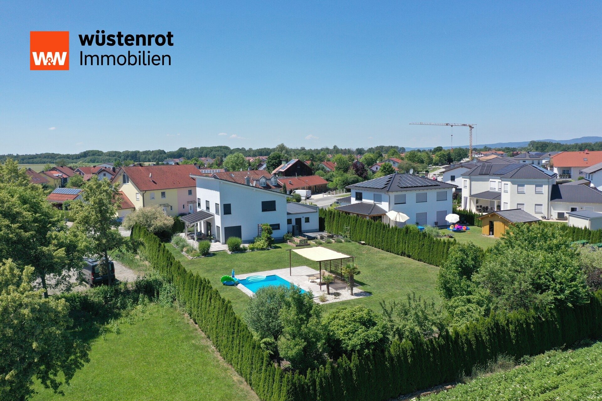 Immobilienangebot - Aholfing / Niedermotzing - Alle - Ruhe - Sonne - Glücksgefühl – Einfamilienhaus mit großem herrlichem Garten und Pool  in Aholfing