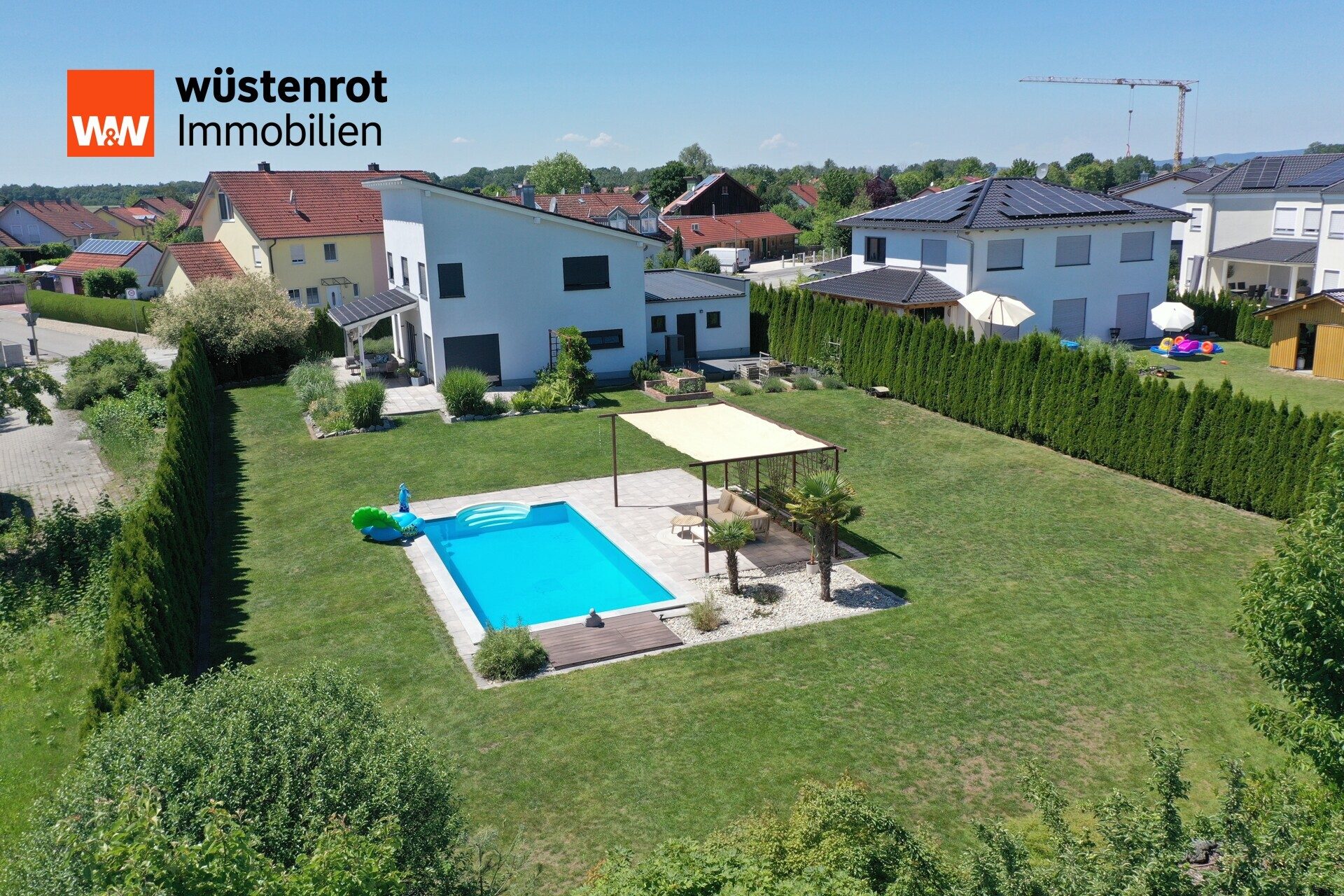 Immobilienangebot - Aholfing / Niedermotzing - Alle - Ruhe - Sonne - Glücksgefühl – Einfamilienhaus mit großem herrlichem Garten und Pool  in Aholfing