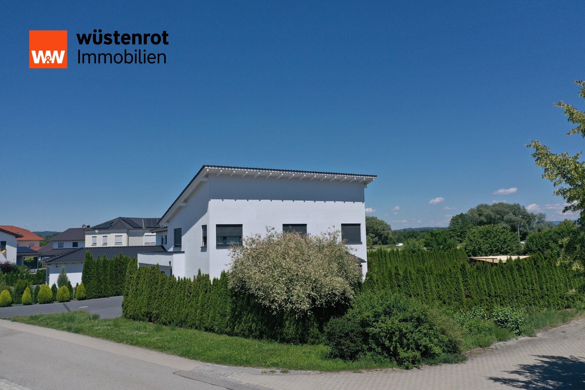 Immobilienangebot - Aholfing / Niedermotzing - Alle - Ruhe - Sonne - Glücksgefühl – Einfamilienhaus mit großem herrlichem Garten und Pool  in Aholfing