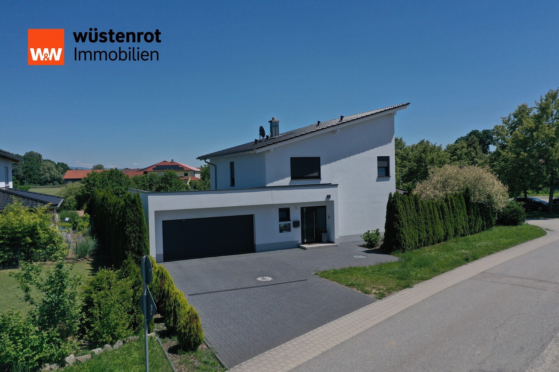Immobilienangebot - Aholfing / Niedermotzing - Alle - Ruhe - Sonne - Glücksgefühl – Einfamilienhaus mit großem herrlichem Garten und Pool  in Aholfing