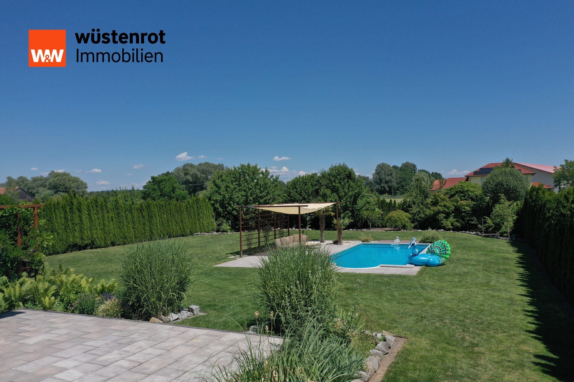 Immobilienangebot - Aholfing / Niedermotzing - Alle - Ruhe - Sonne - Glücksgefühl – Einfamilienhaus mit großem herrlichem Garten und Pool  in Aholfing
