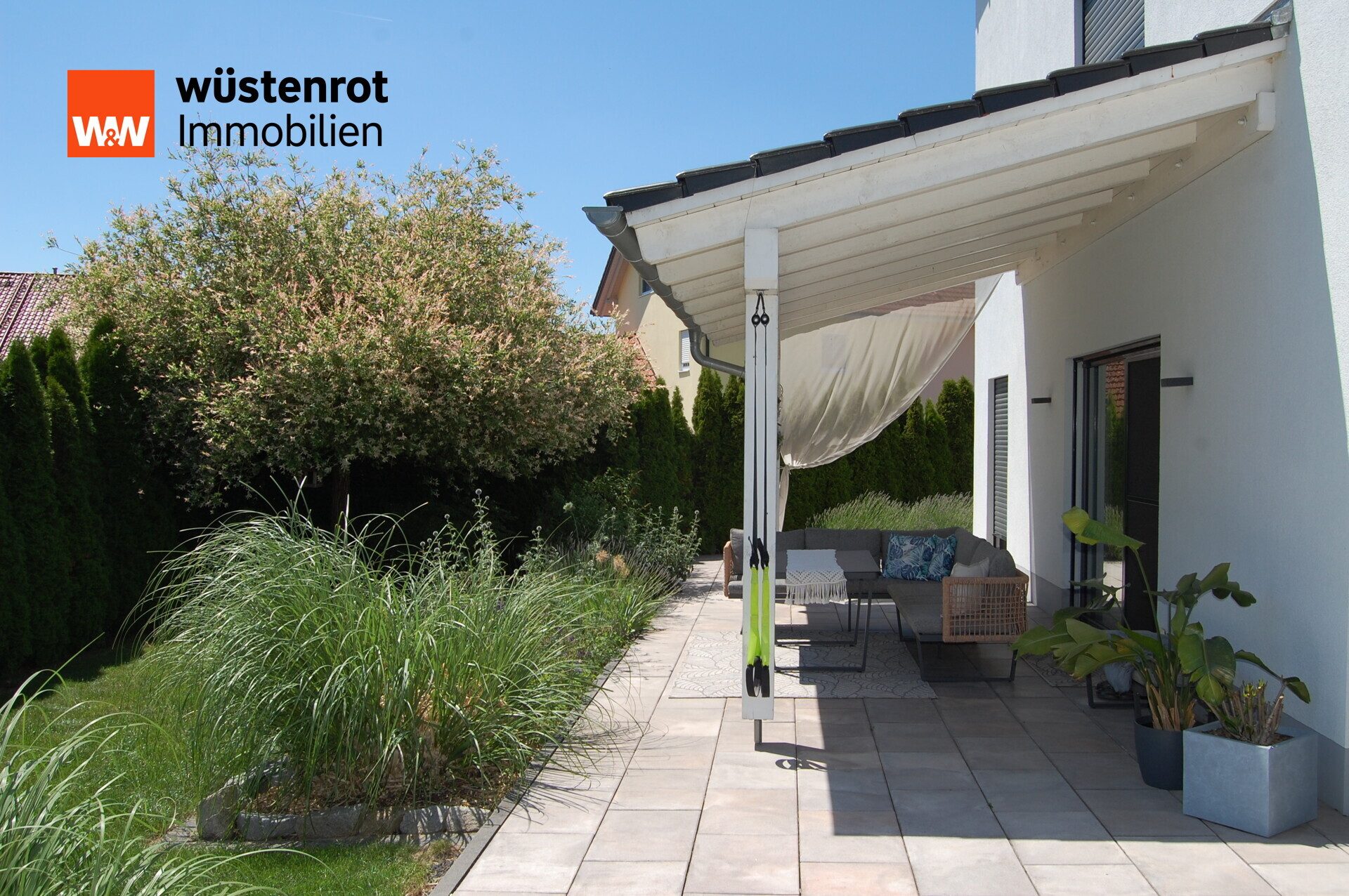 Immobilienangebot - Aholfing / Niedermotzing - Alle - Ruhe - Sonne - Glücksgefühl – Einfamilienhaus mit großem herrlichem Garten und Pool  in Aholfing