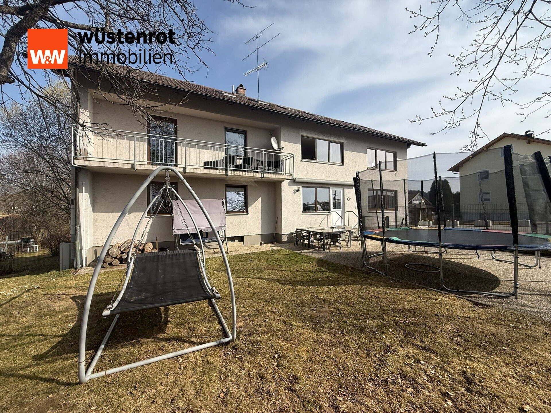 Immobilienangebot - Bischofsmais - Alle - Rendite-Paket bestehend aus Mehrfamilienhaus, Bungalow und Bauplatz in Bischofsmais.