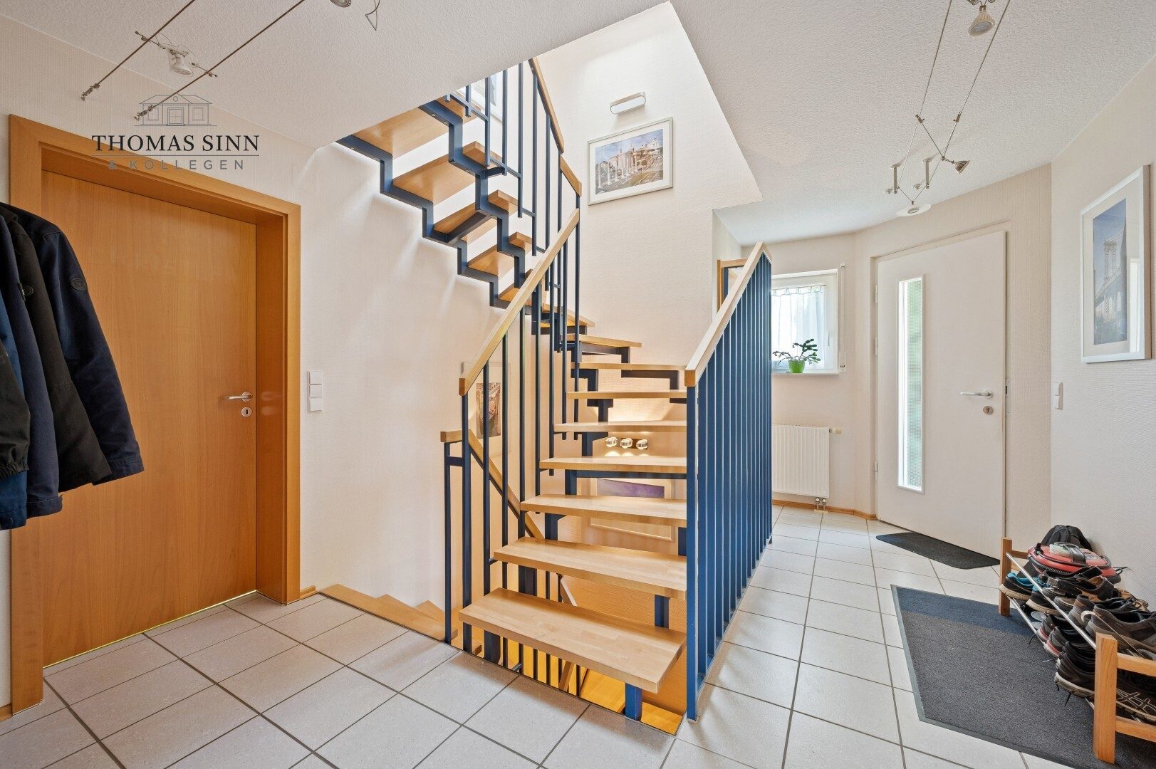 EG: Eingangsdiele Immobilienangebot - Obersulm-Willsbach - Alle - Wunderbares Familiendomizil mit tollen Gartenanlage in ruhiger Randlage