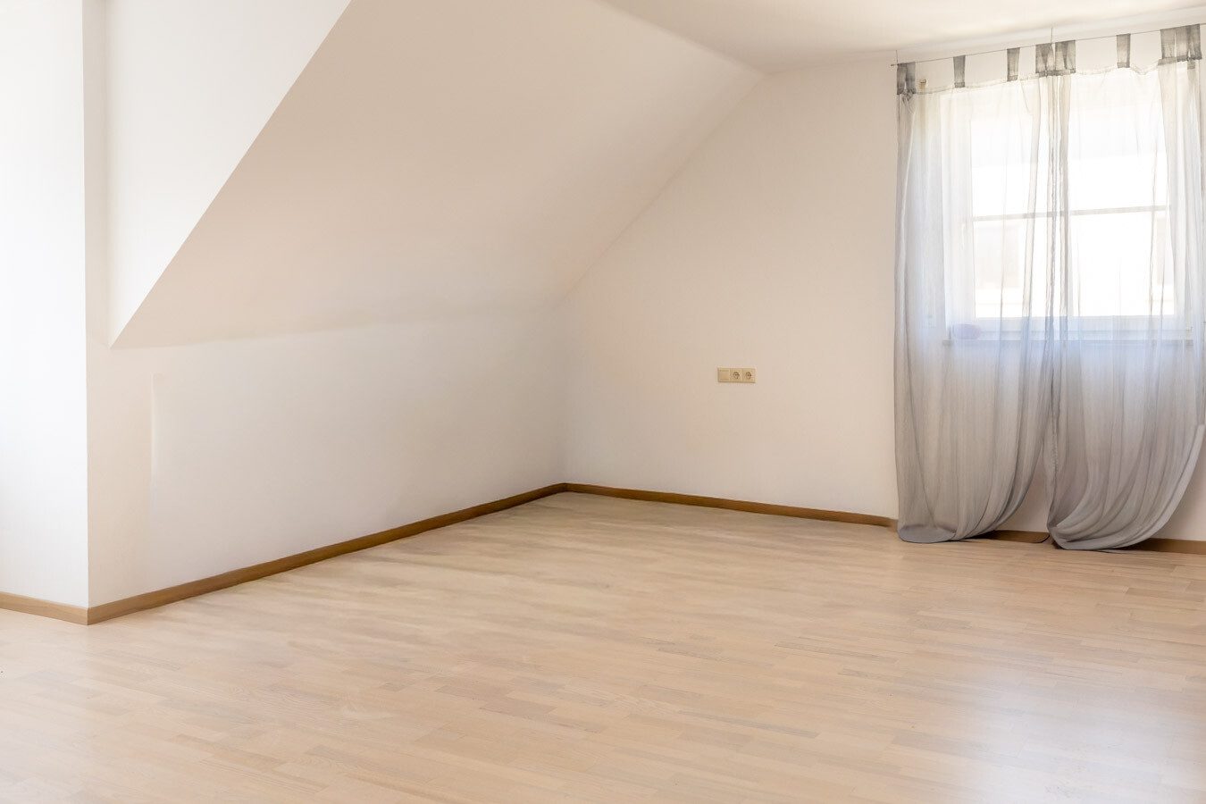 Immobilienangebot - Buchloe - Alle - Familienfreundliche Maisonette mit Südbalkon & ausgebautem Dachspitz – sofort bezugsfrei