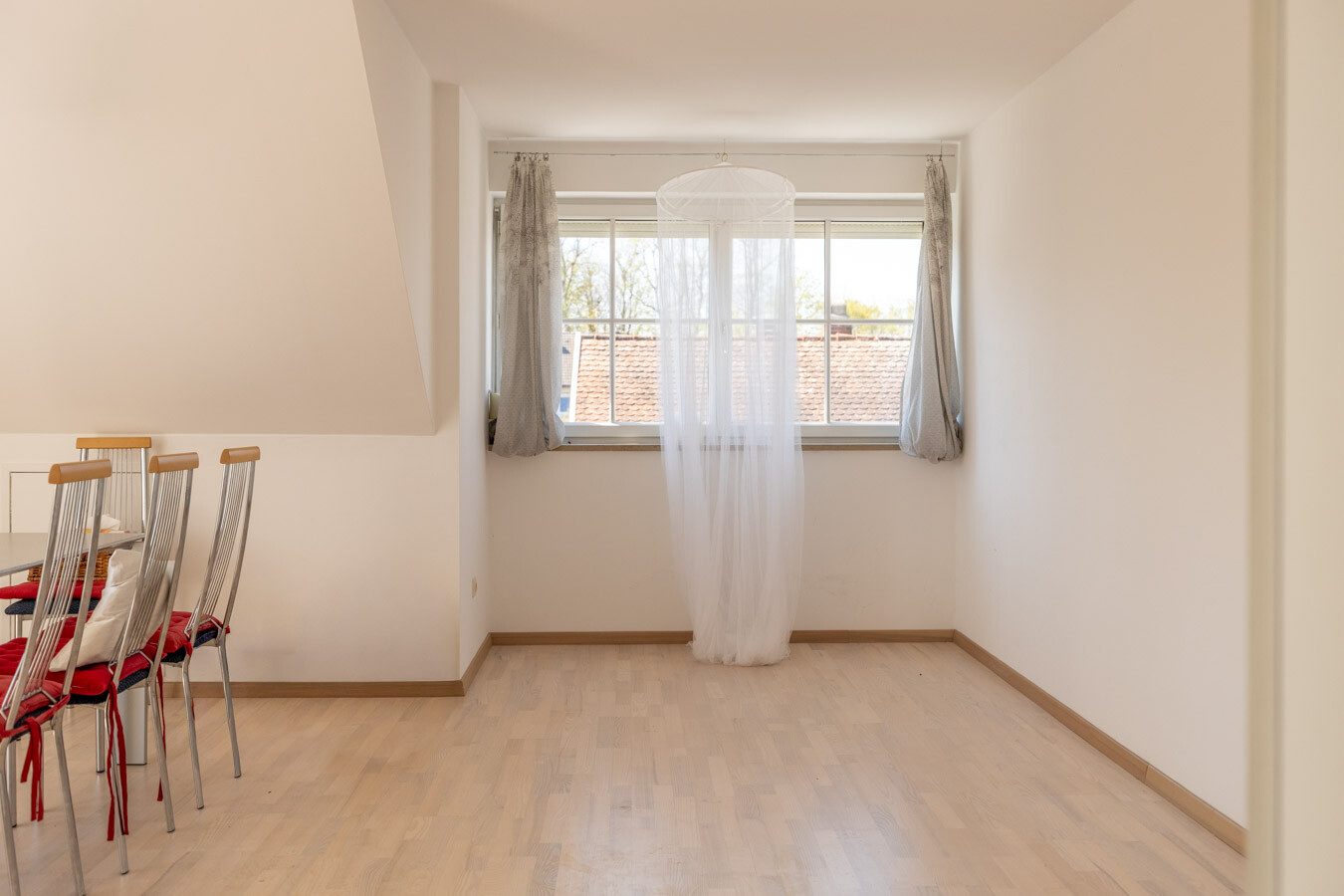 Immobilienangebot - Buchloe - Alle - Familienfreundliche Maisonette mit Südbalkon & ausgebautem Dachspitz – sofort bezugsfrei
