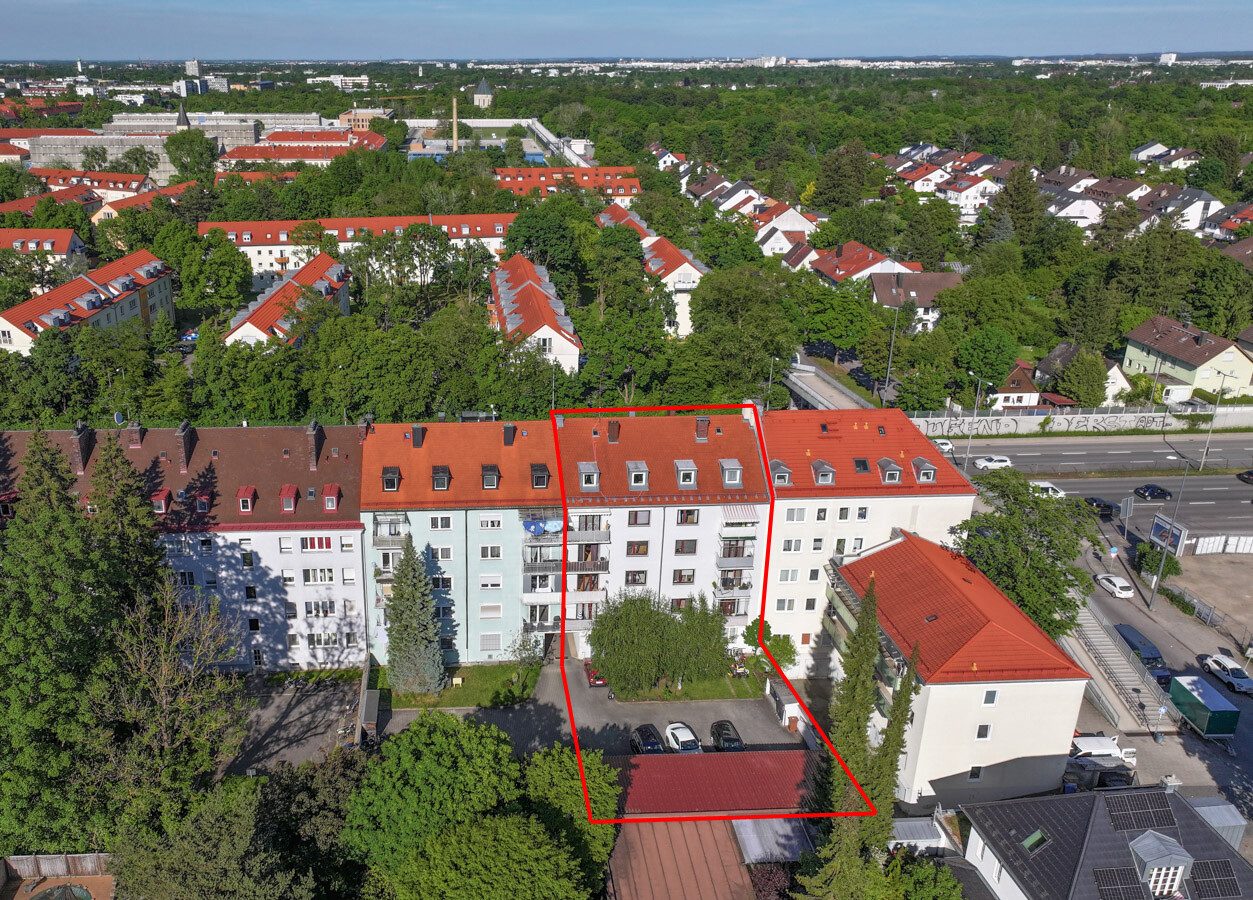 Immobilienangebot - München - Alle - Ein rentable 10+1-Familienhaus in zentraler Lage, Rendite 3,7% (JME/KP) mit viel Steigerungspotential