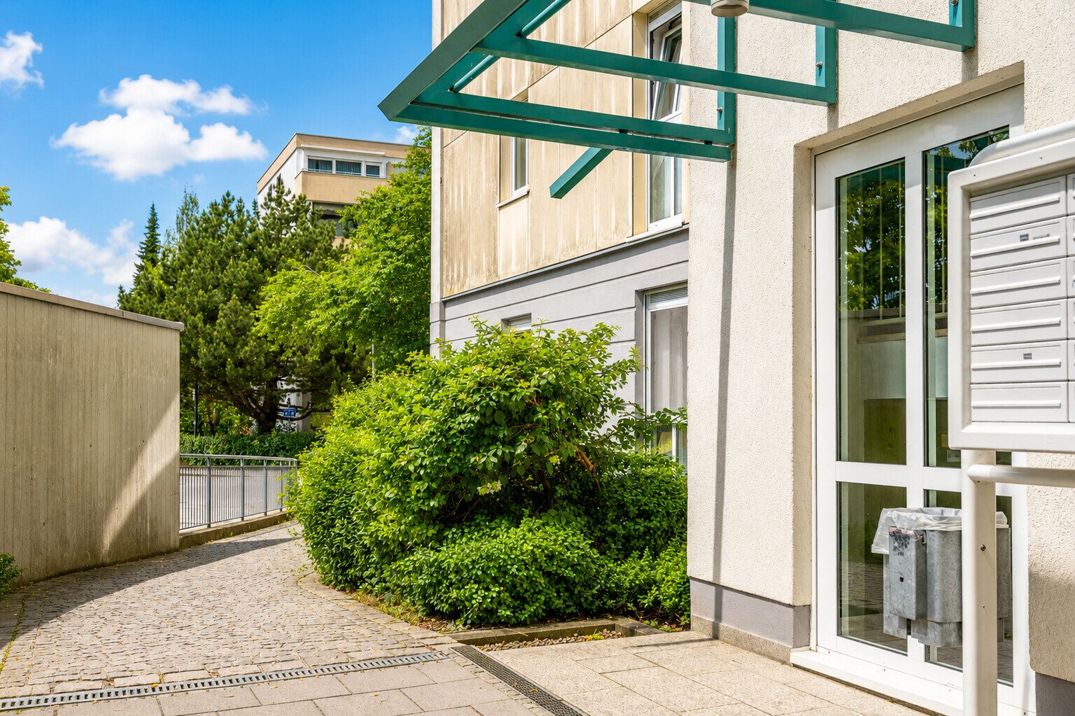 Immobilienangebot - Germering - Alle - Wohnen mit Komfort: 4 Zimmer, Balkon und optimale Infrastruktur