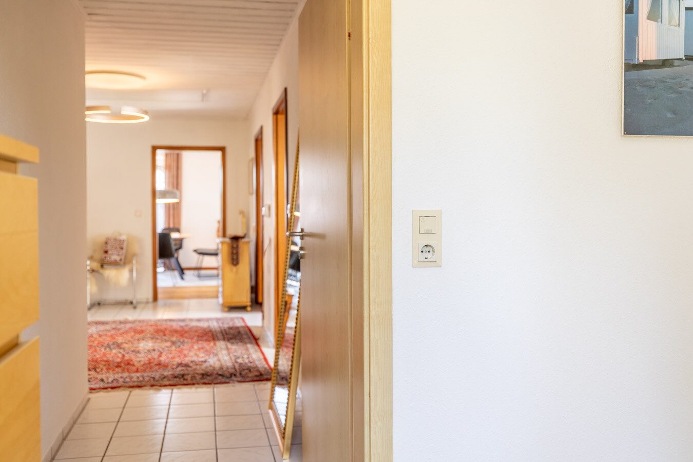 Immobilienangebot - Türkheim - Alle - Wohnen mit Charme unter dem Dach – 4-Zimmer-Wohnung mit Westbalkon, Garage und Kaminofenanschluss