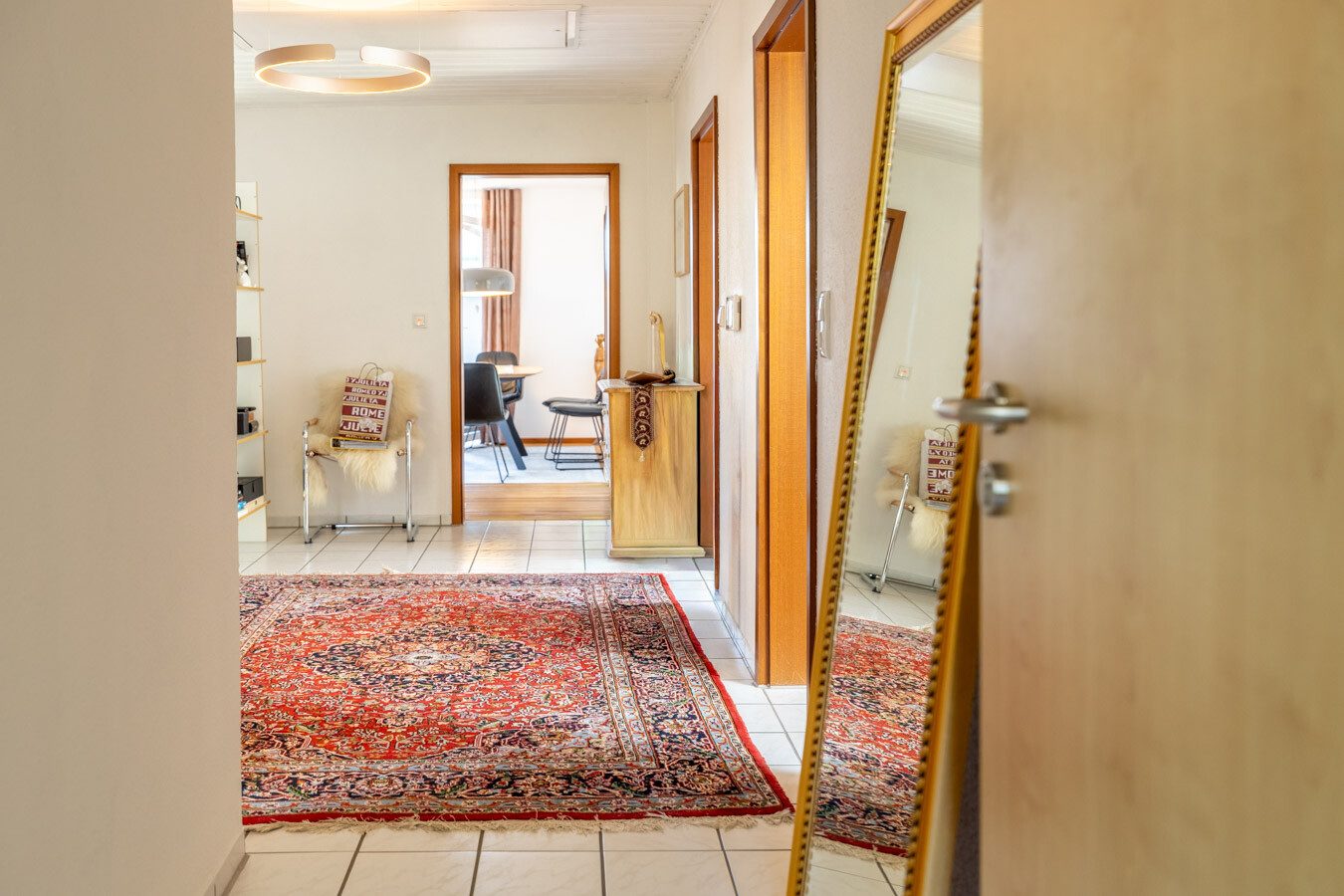 Immobilienangebot - Türkheim - Alle - Wohnen mit Charme unter dem Dach – 4-Zimmer-Wohnung mit Westbalkon, Garage und Kaminofenanschluss