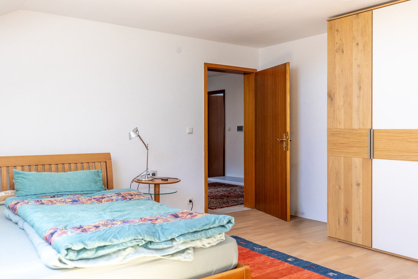 Immobilienangebot - Türkheim - Alle - Wohnen mit Charme unter dem Dach – 4-Zimmer-Wohnung mit Westbalkon, Garage und Kaminofenanschluss