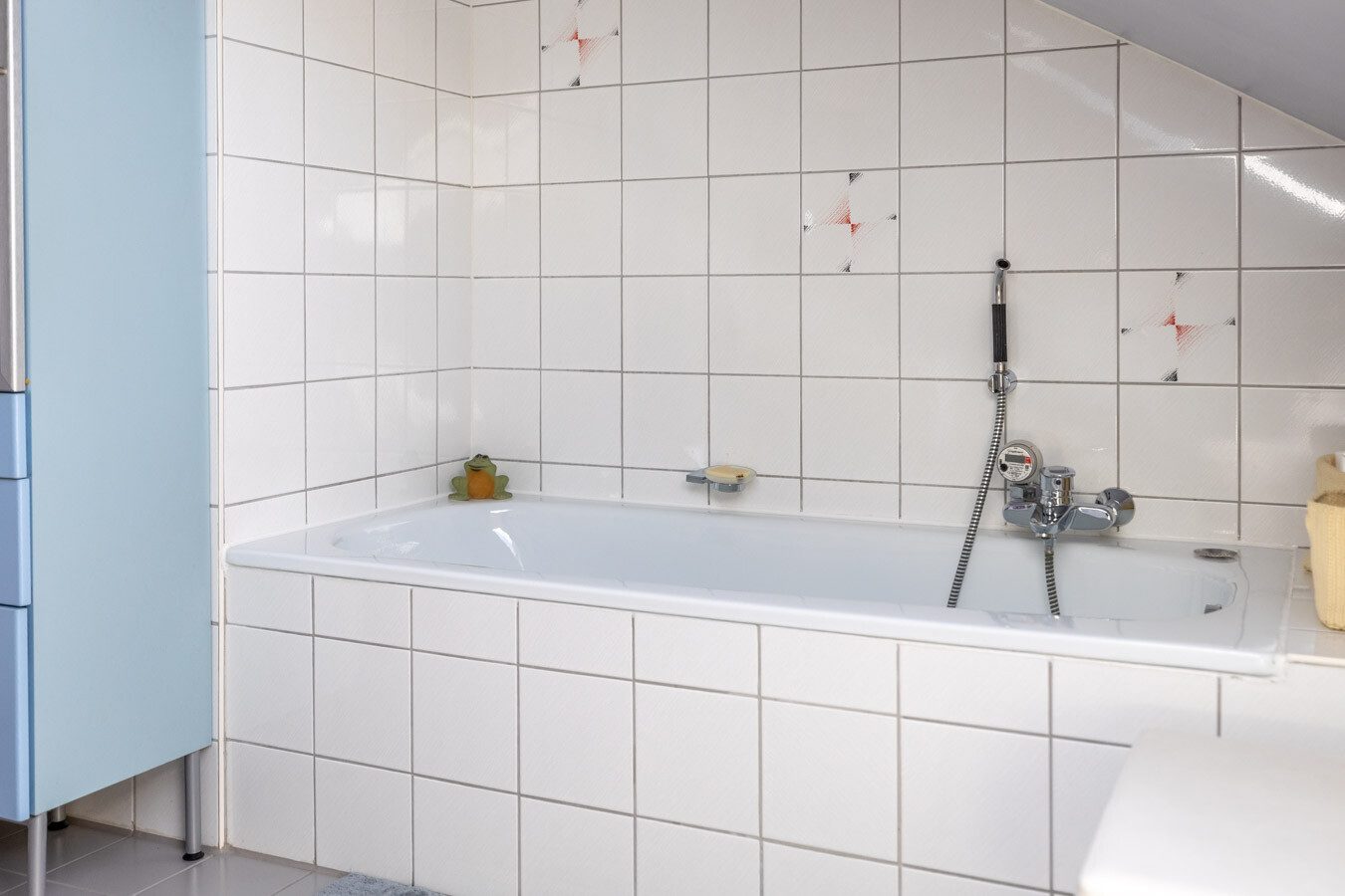 Immobilienangebot - Türkheim - Alle - Wohnen mit Charme unter dem Dach – 4-Zimmer-Wohnung mit Westbalkon, Garage und Kaminofenanschluss
