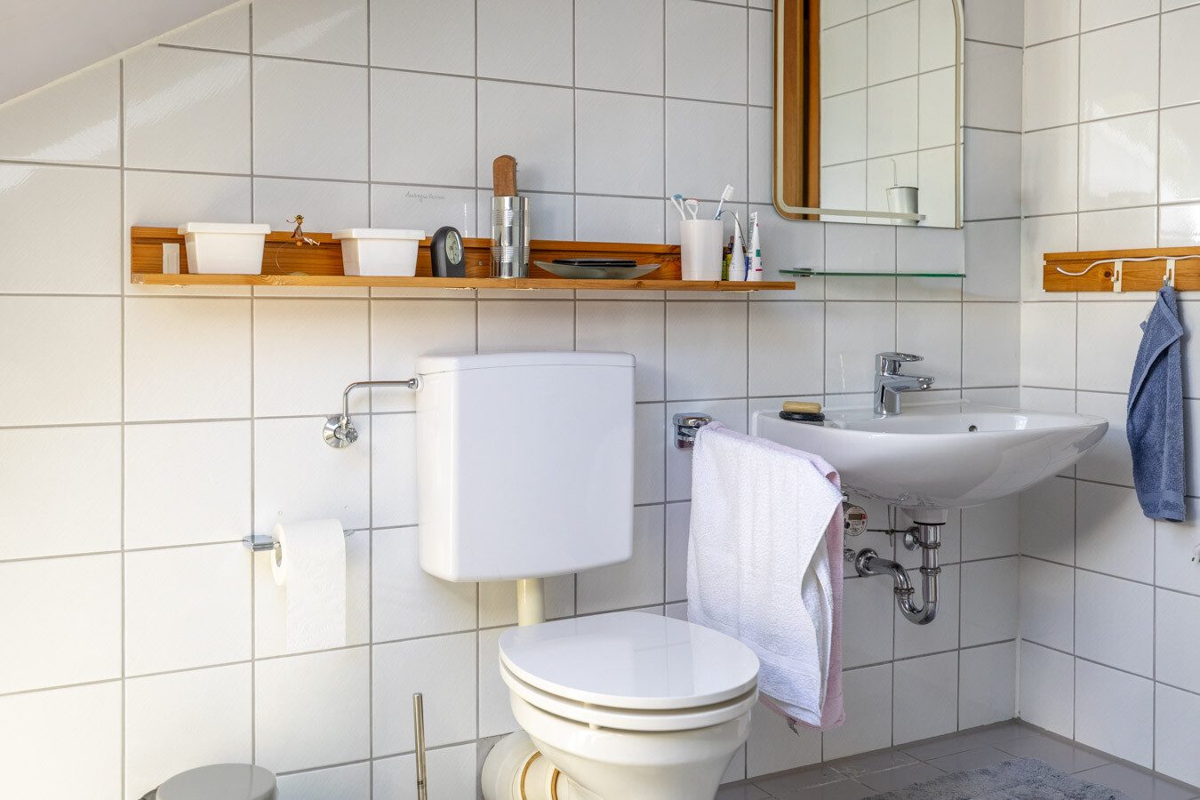 Immobilienangebot - Türkheim - Alle - Wohnen mit Charme unter dem Dach – 4-Zimmer-Wohnung mit Westbalkon, Garage und Kaminofenanschluss